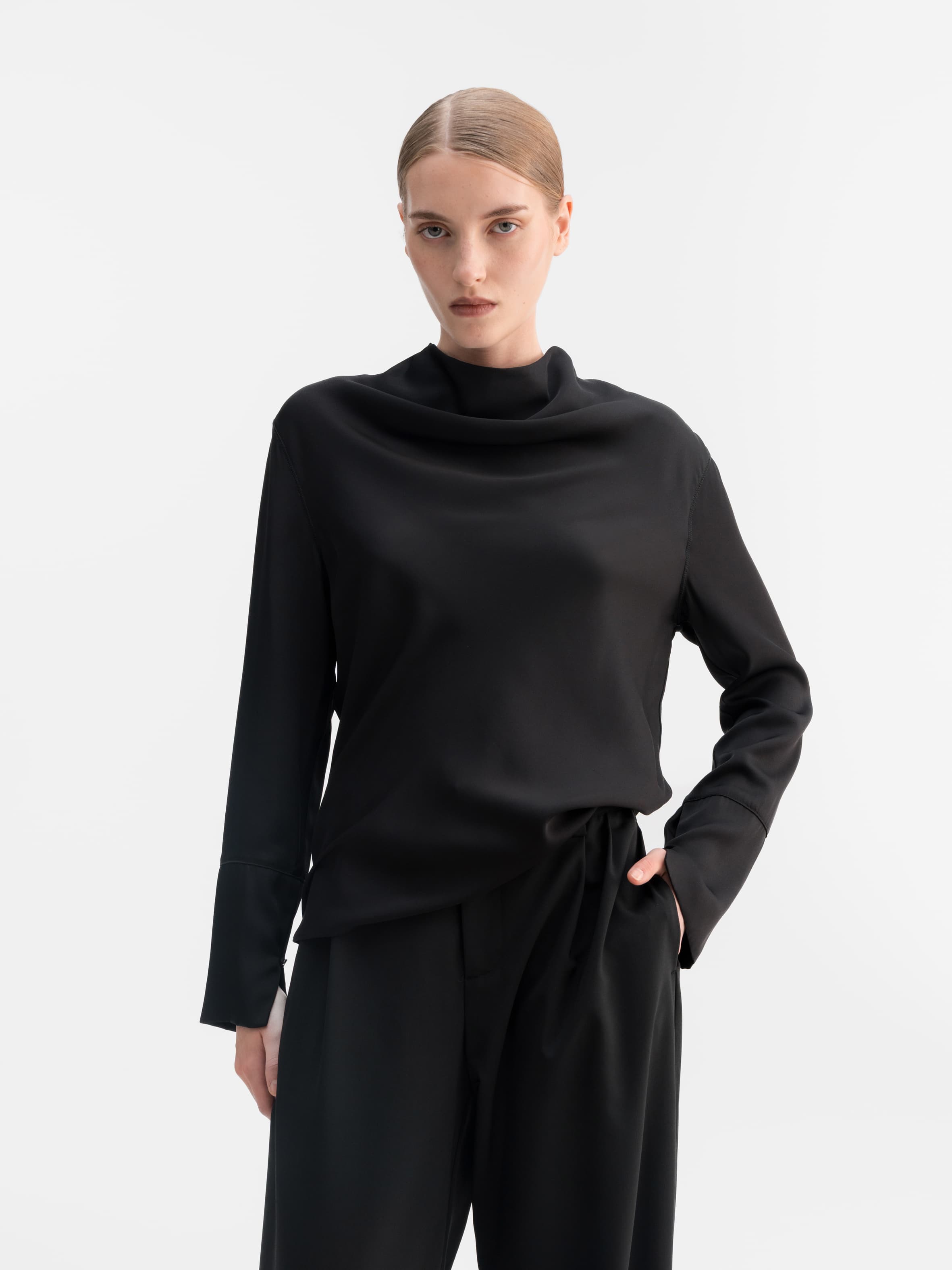 bluelea Silky jacquard blouse ブラック bluelea Silky Jacquard Blouse ネイビー