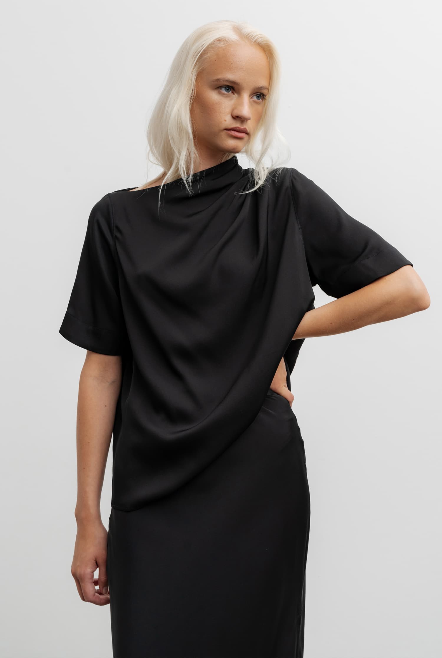 Lima silk tee black