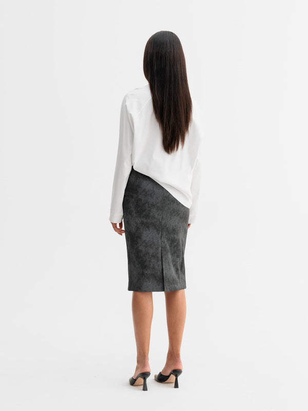 Back view of Ahlvar Gallery Alila PU leather skirt in Dark grey