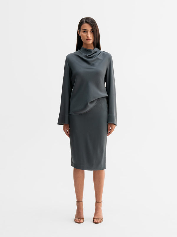 Model wearing Ahlvar Gallery Ari blouse in Dark grey