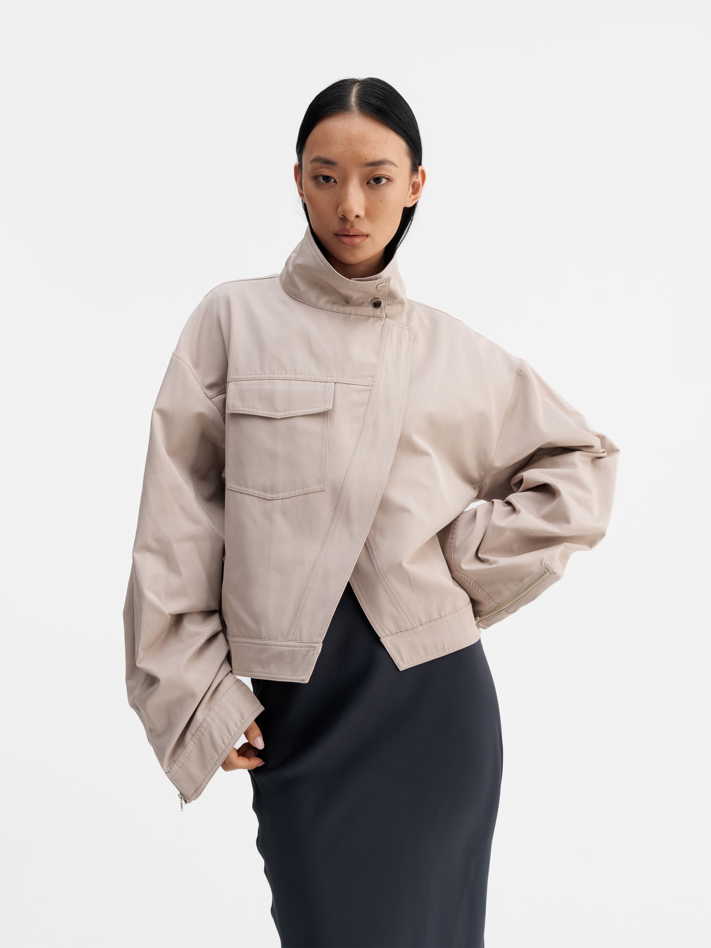 Model wearing Ahlvar Gallery Buffy jacket greige
