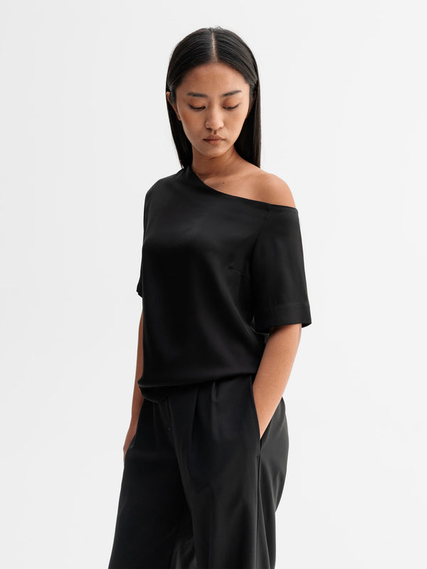 Model wearing Ahlvar Gallery Chima silk blouse in Black