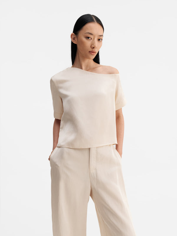 Model wearing Ahlvar Gallery Chima cropped linen blouse cream