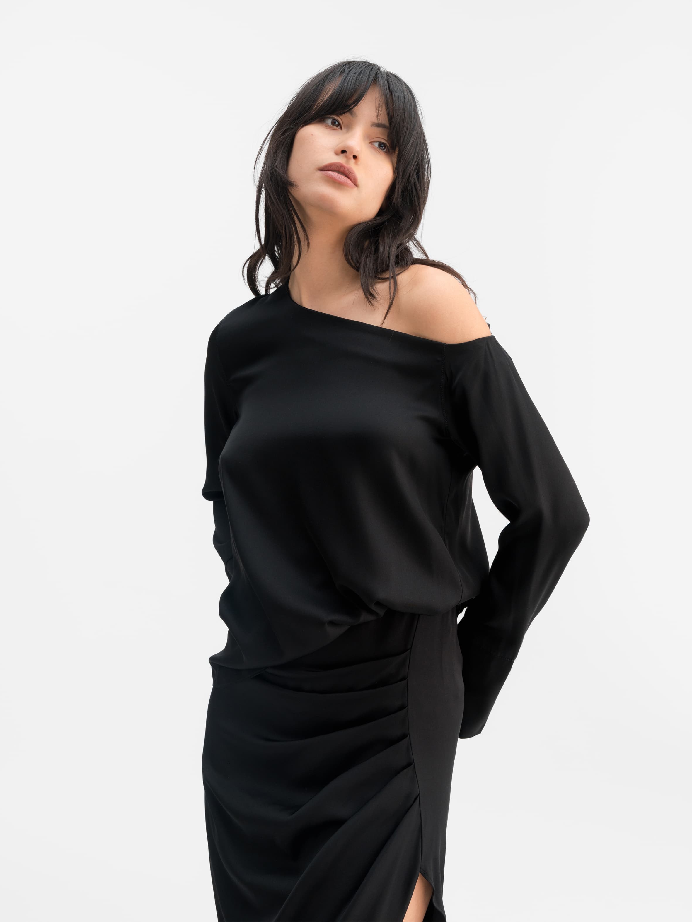 Model wearing Ahlvar Gallery Chiney silk blouse black