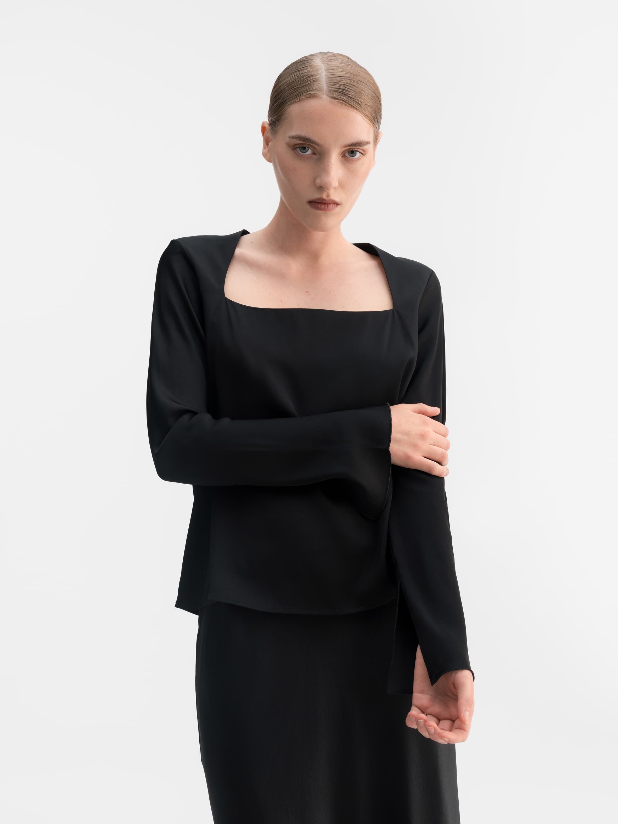Della silk blouse black