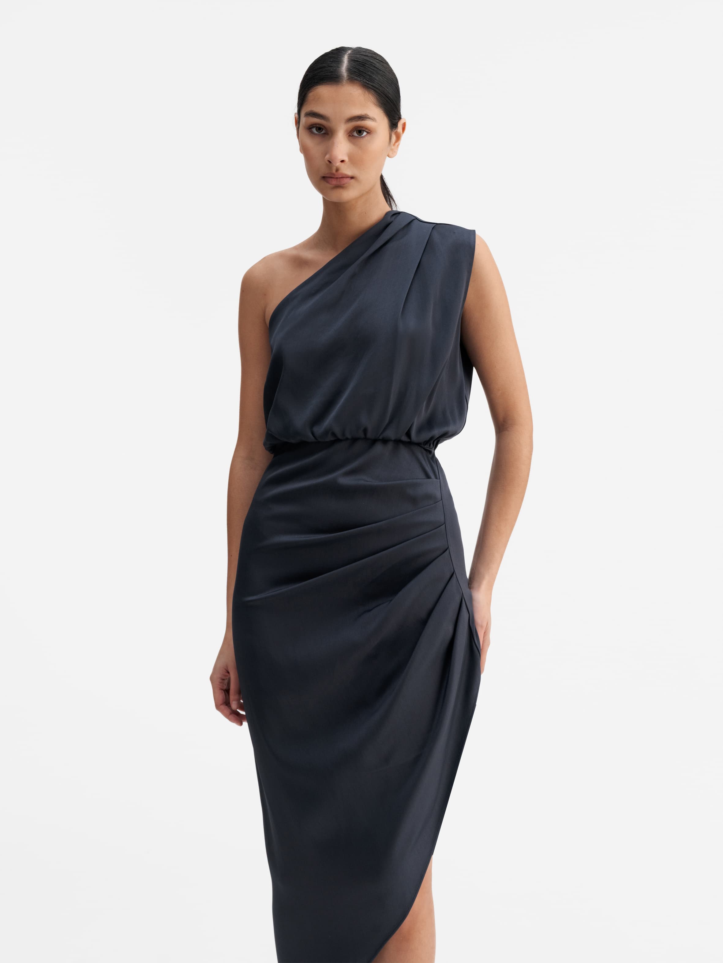 Model wearing Ahlvar Gallery Elle dress blue grey