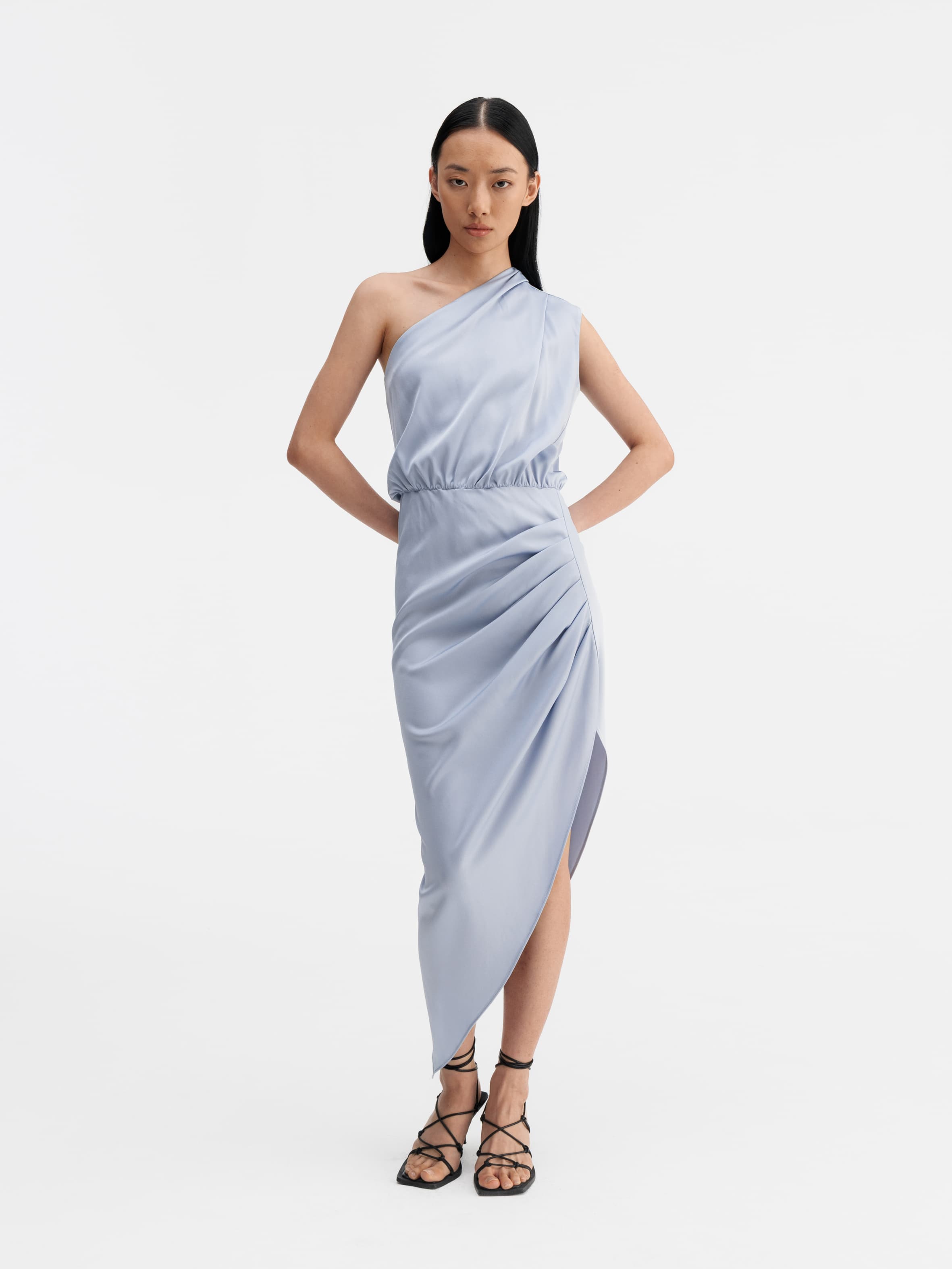 Model wearing Ahlvar Gallery Elle dress denim blue