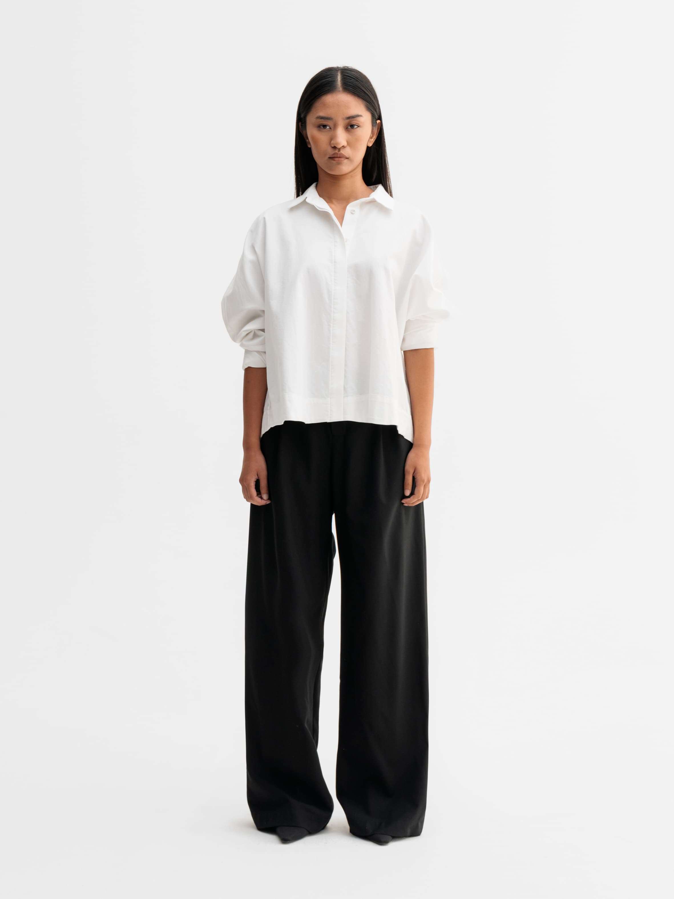 Model wearing Ahlvar Gallery Gigi oxford shirt in White