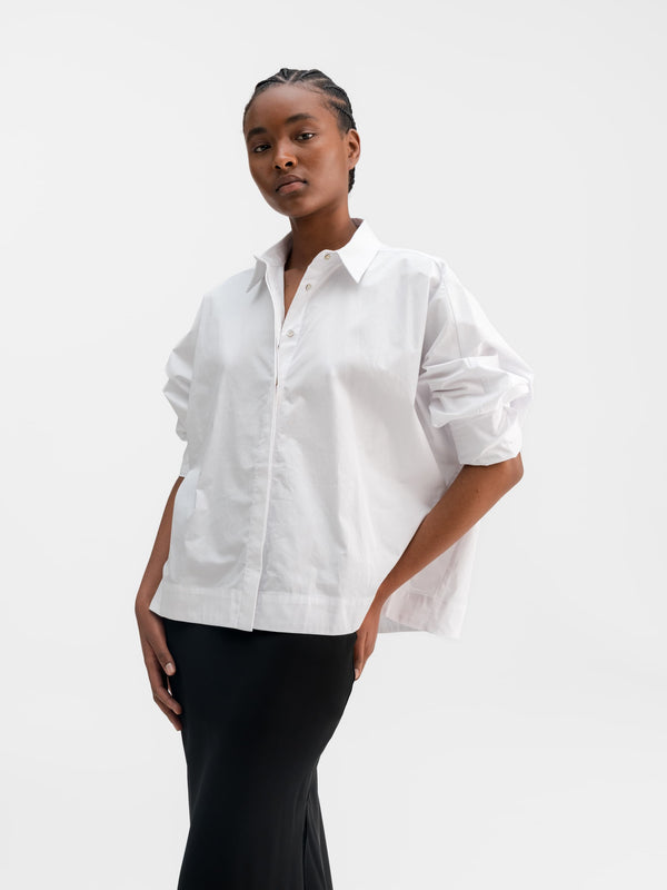 Model wearing Ahlvar Gallery Gigi shirt white