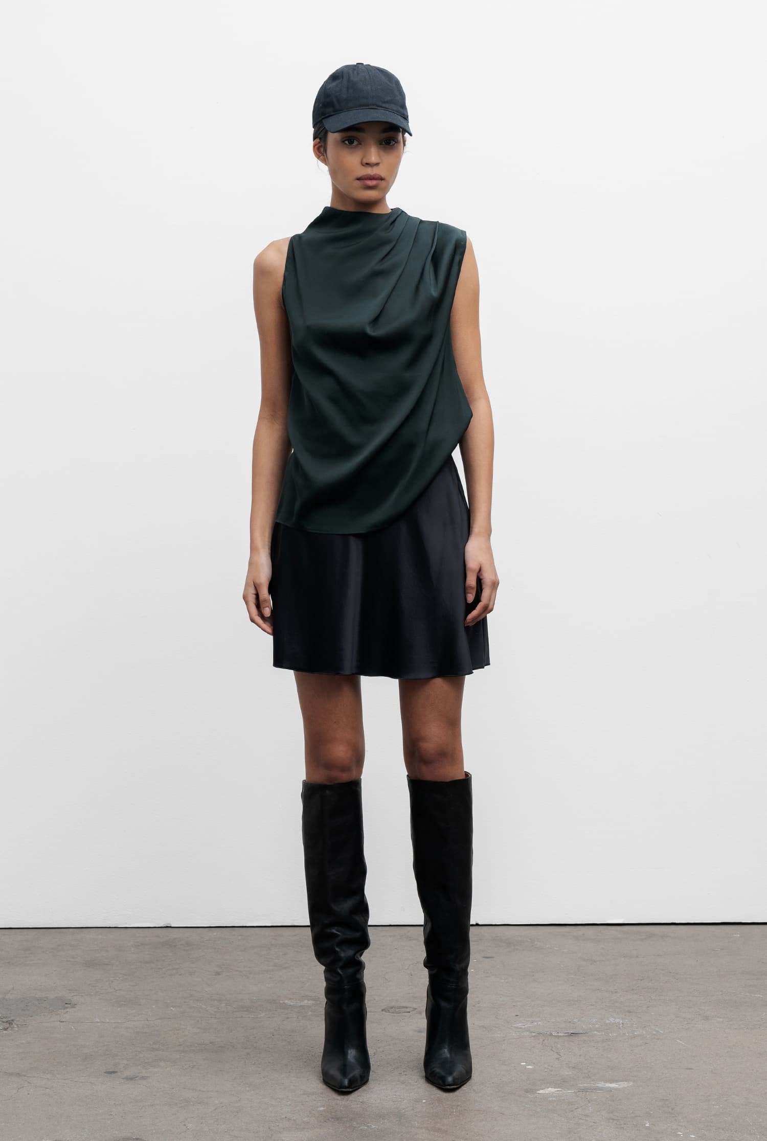 Hana silk short skirt black
