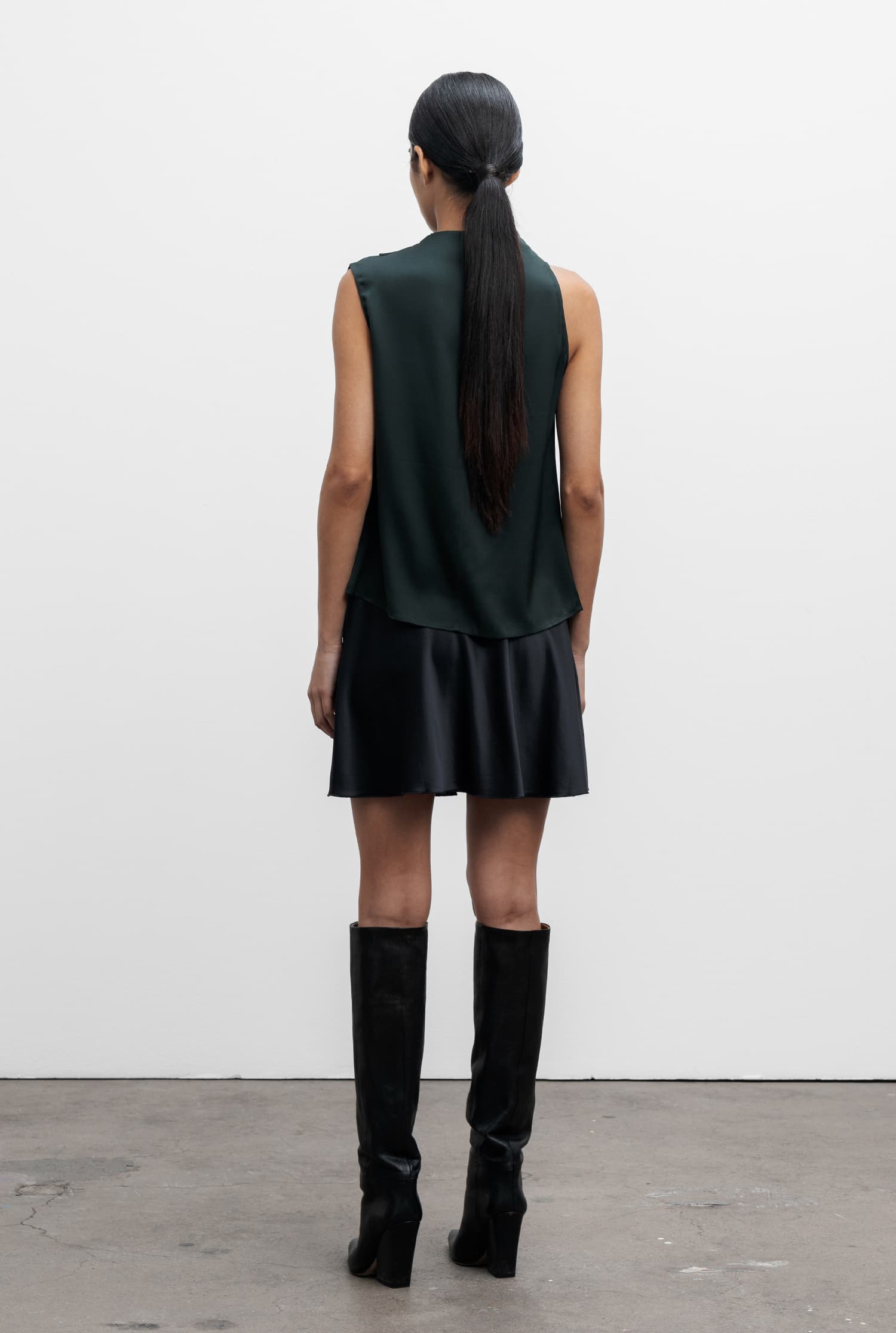 Hana silk short skirt black