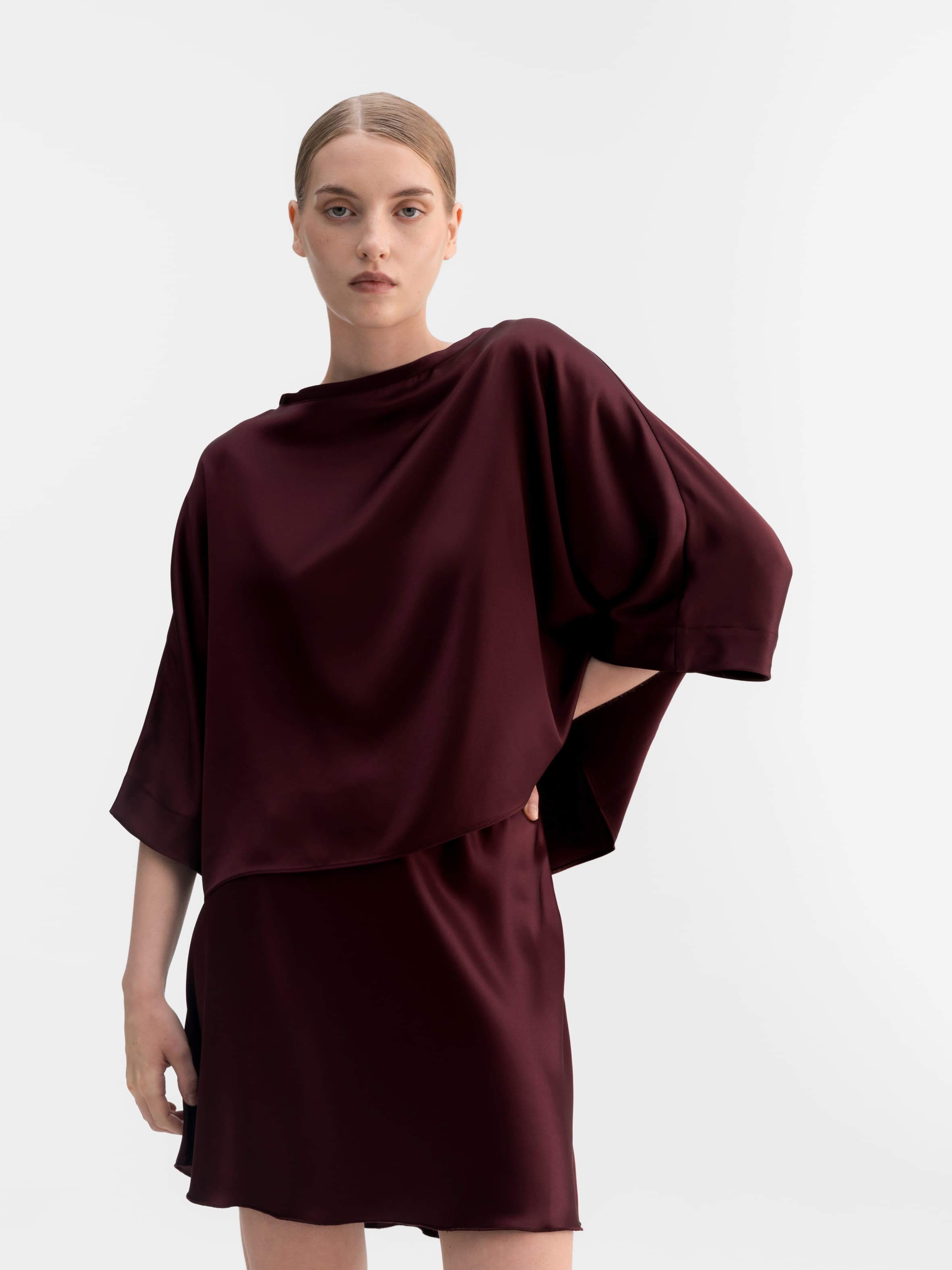 Hana short satin skirt burgundy