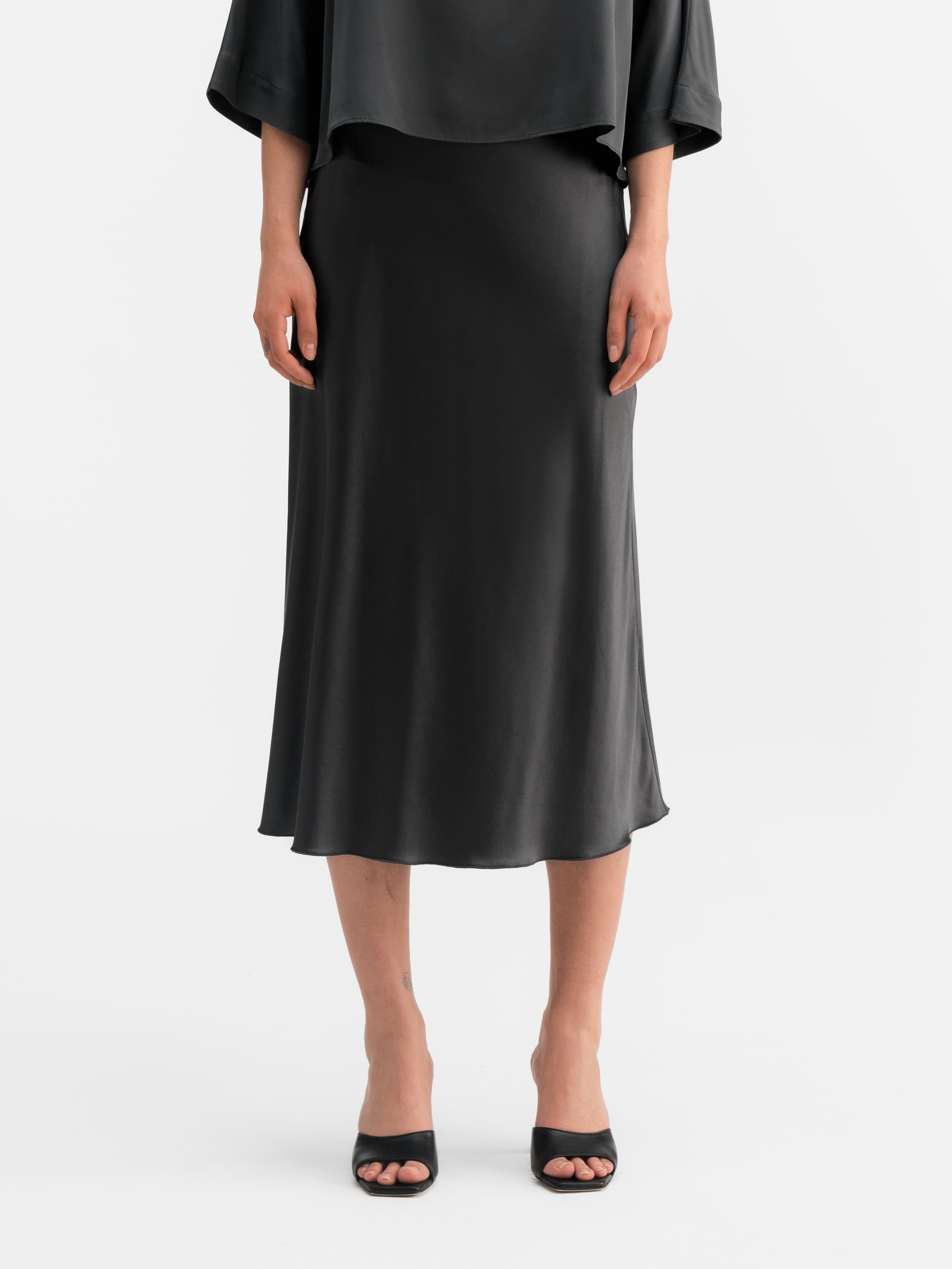 Hana satin silk skirt dark grey