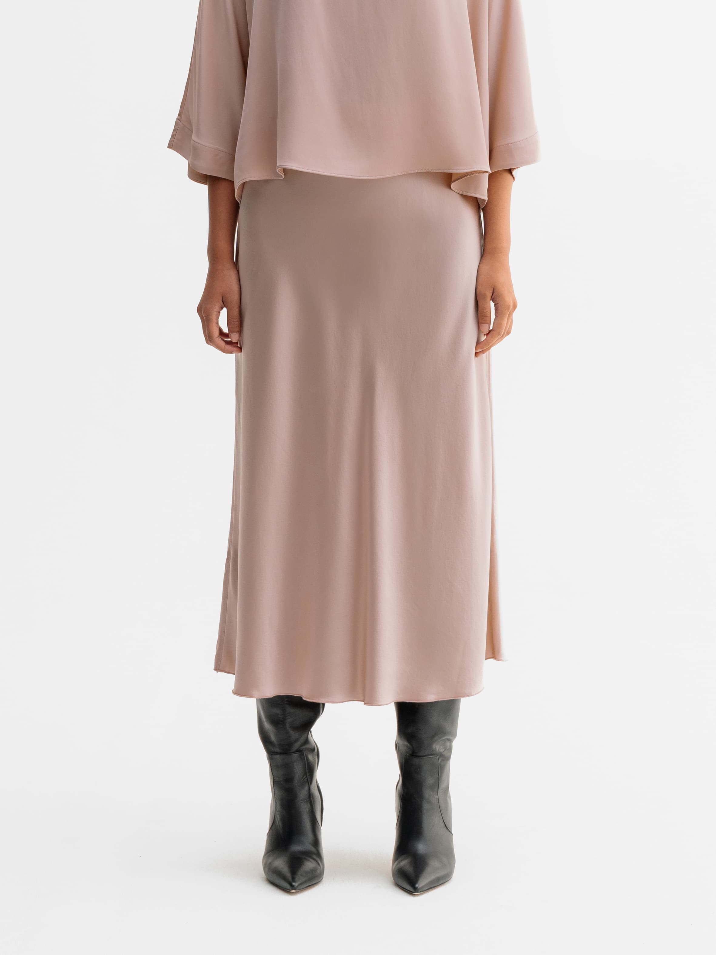Model wearing Ahlvar Gallery Hana satin silk skirt in Dusty pink