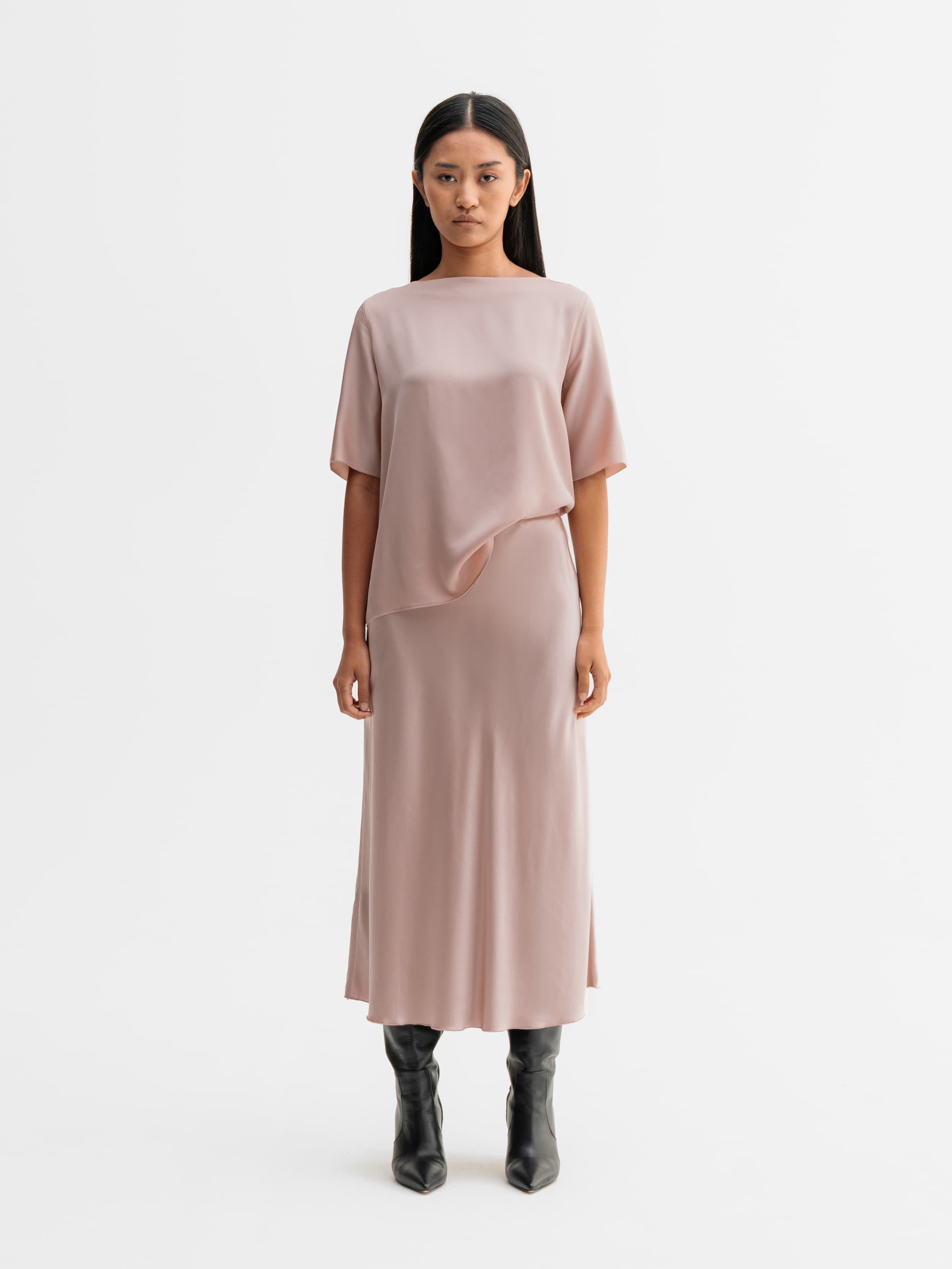 Model wearing Ahlvar Gallery Hana satin silk skirt in Dusty pink