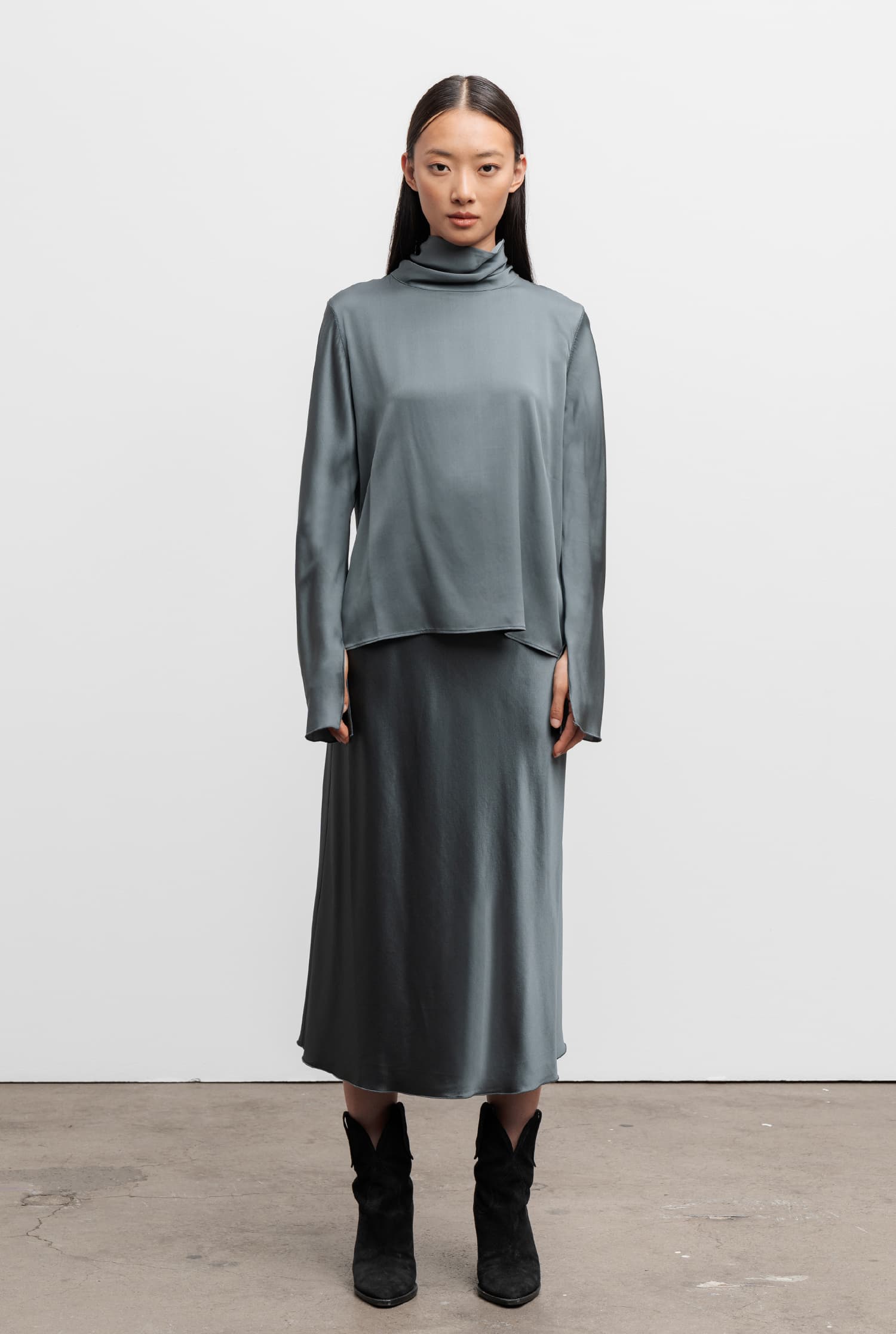 Hana satin silk skirt faded green