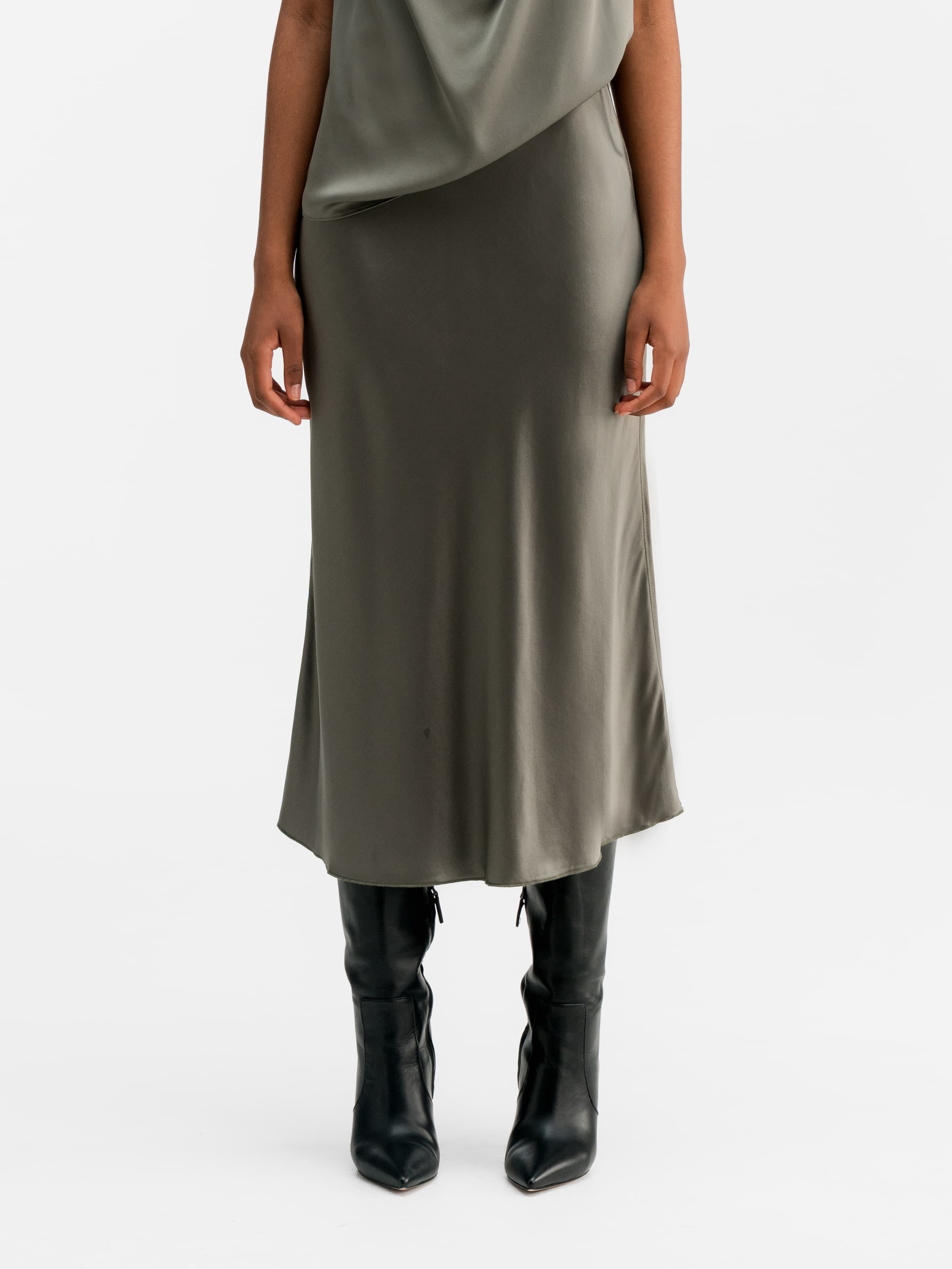 Hana satin silk skirt light military