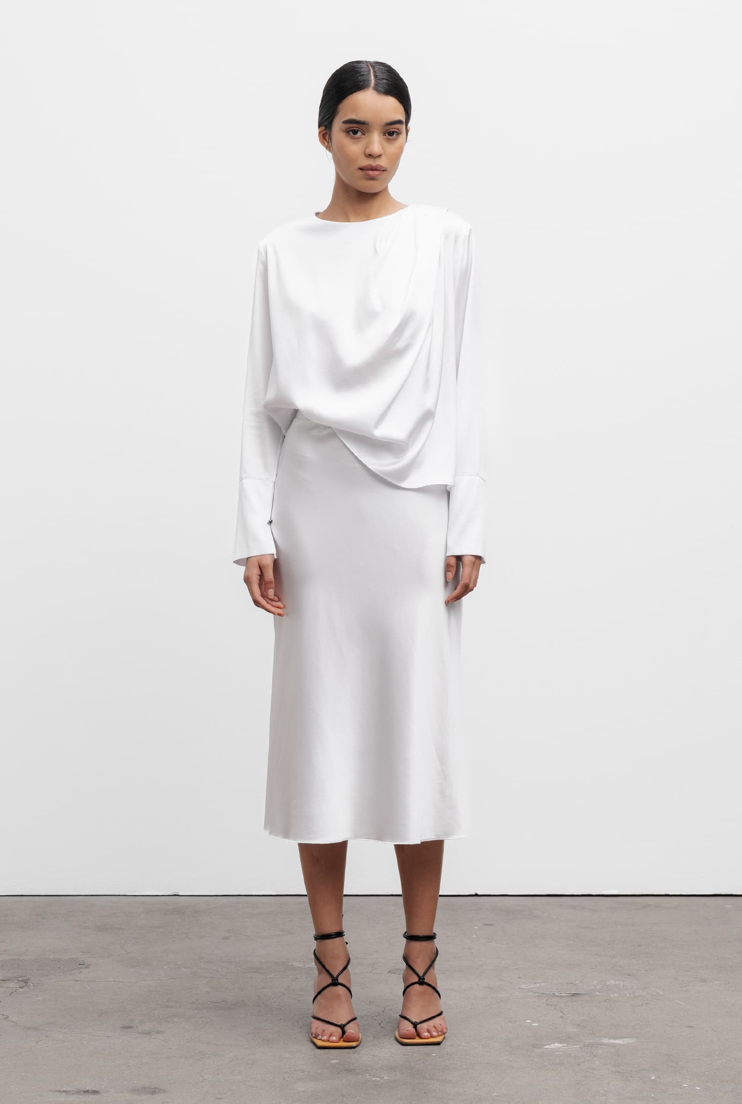 Hana satin silk skirt optic white – Ahlvar Gallery