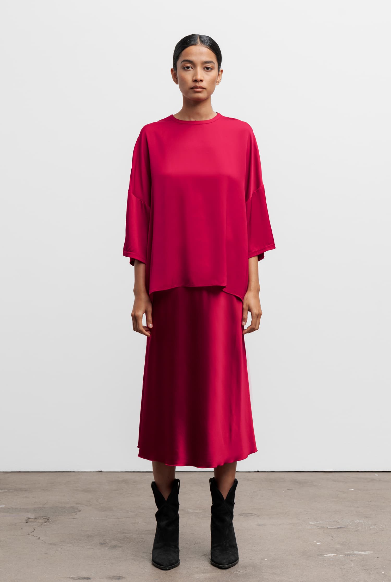 Hana satin silk skirt red