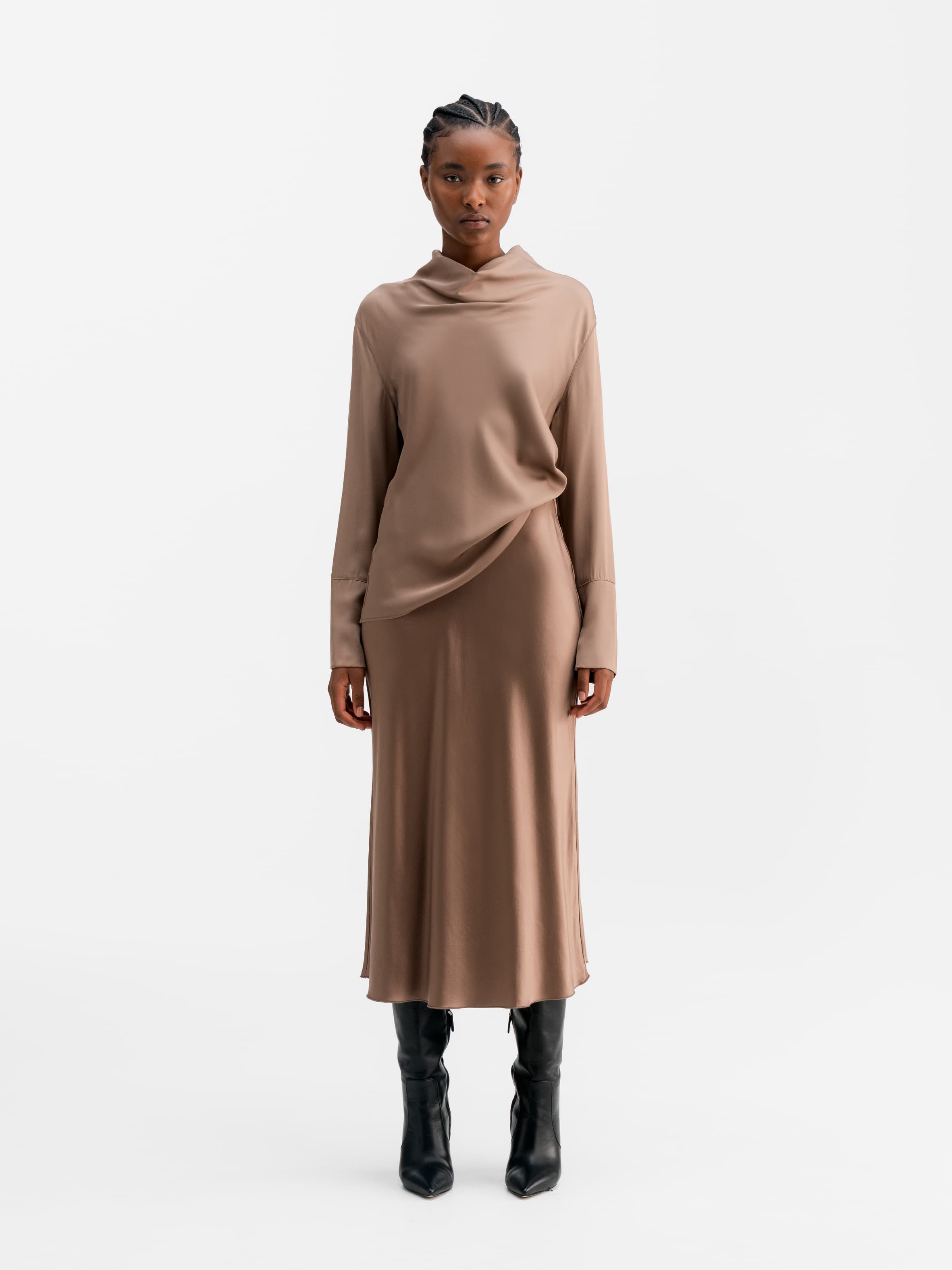 Hana satin silk skirt sand – Ahlvar Gallery