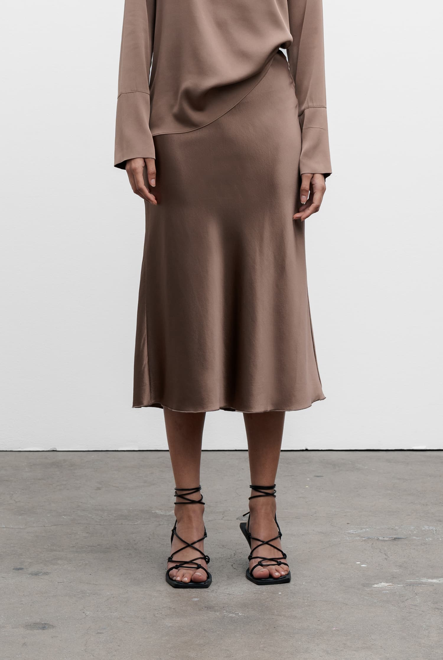 Hana silk satin skirt sand