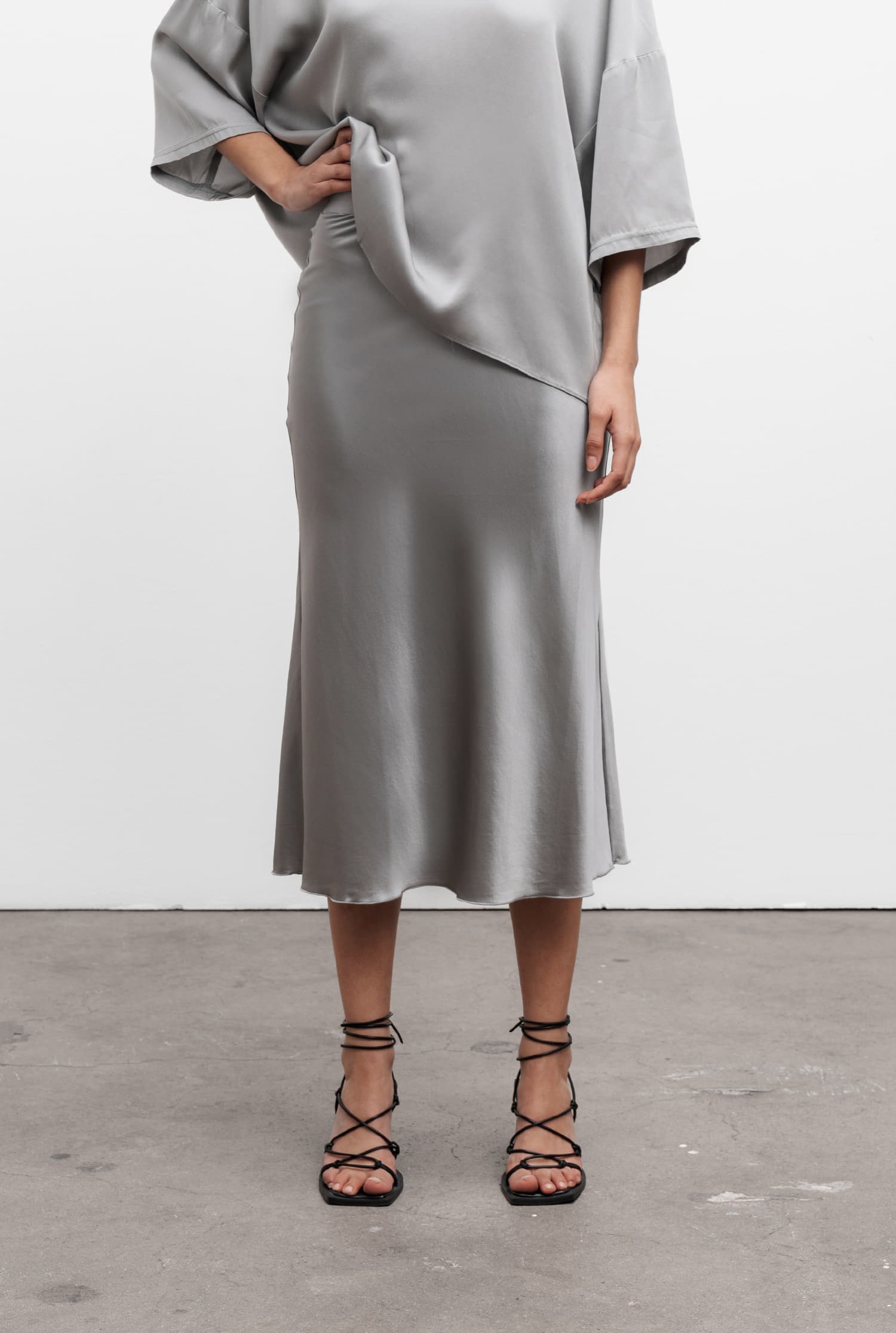 Hana satin silk skirt silver