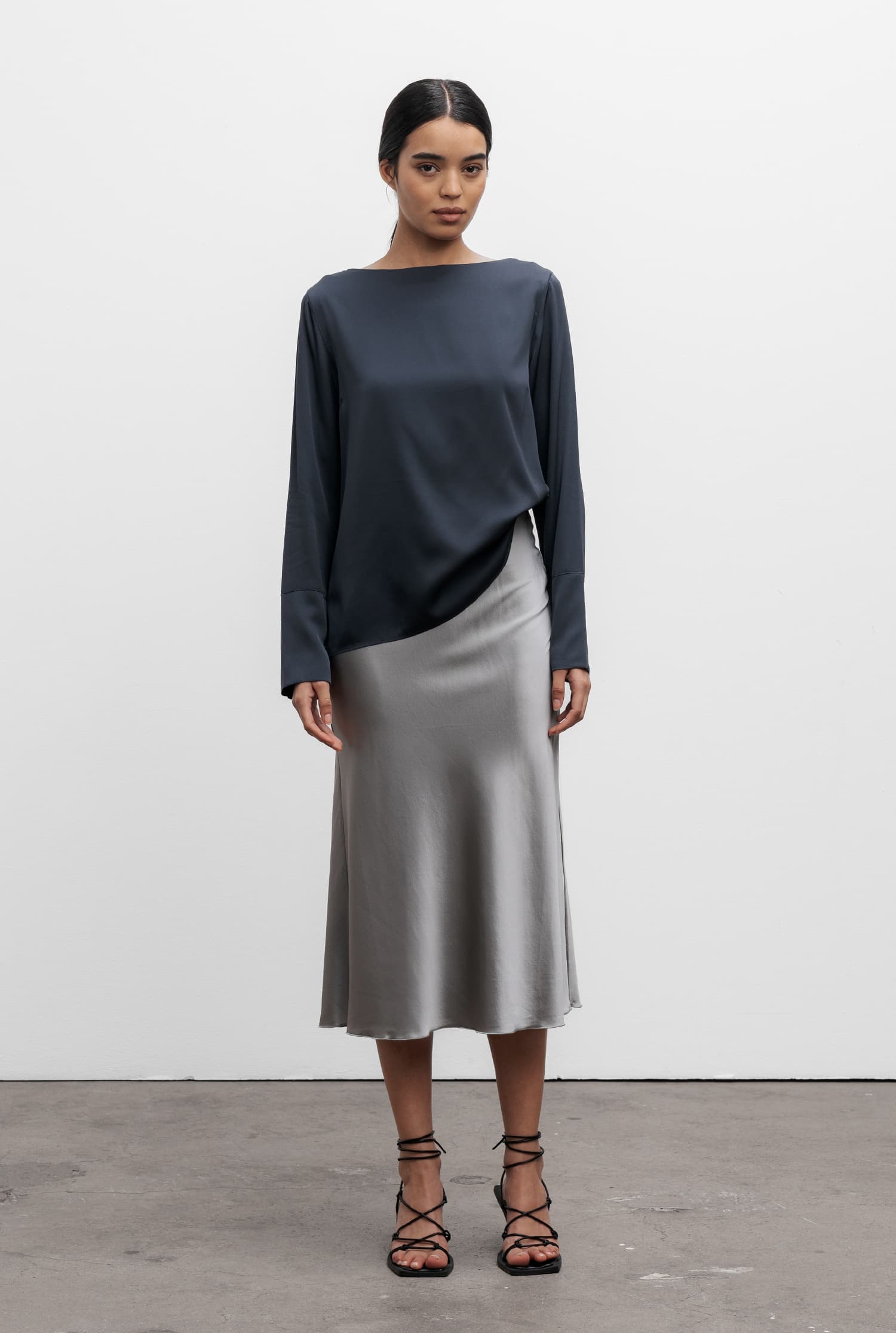 Hana satin silk skirt silver
