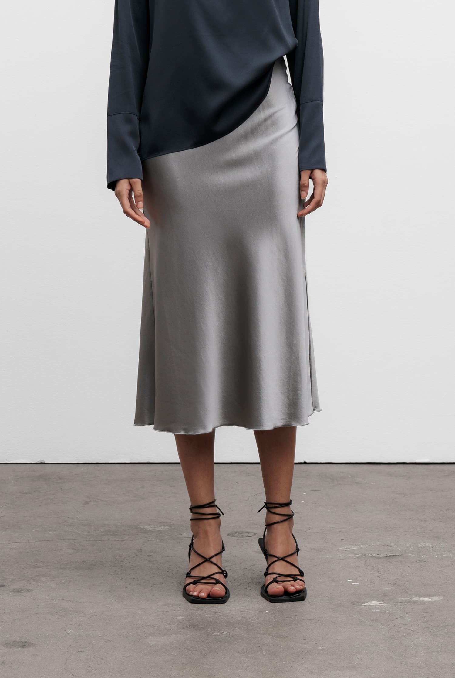 Hana satin silk skirt silver