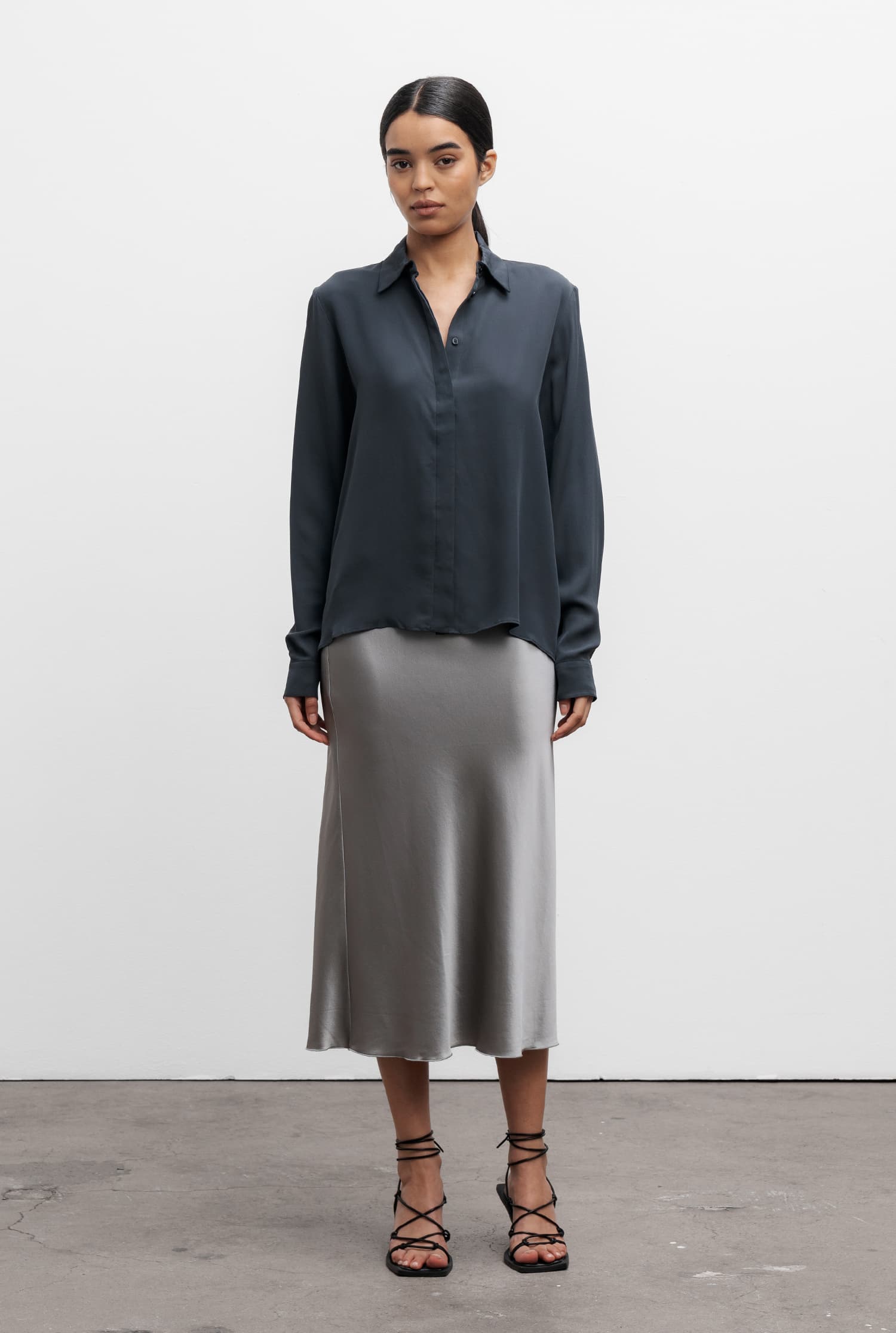 Hana satin silk skirt silver