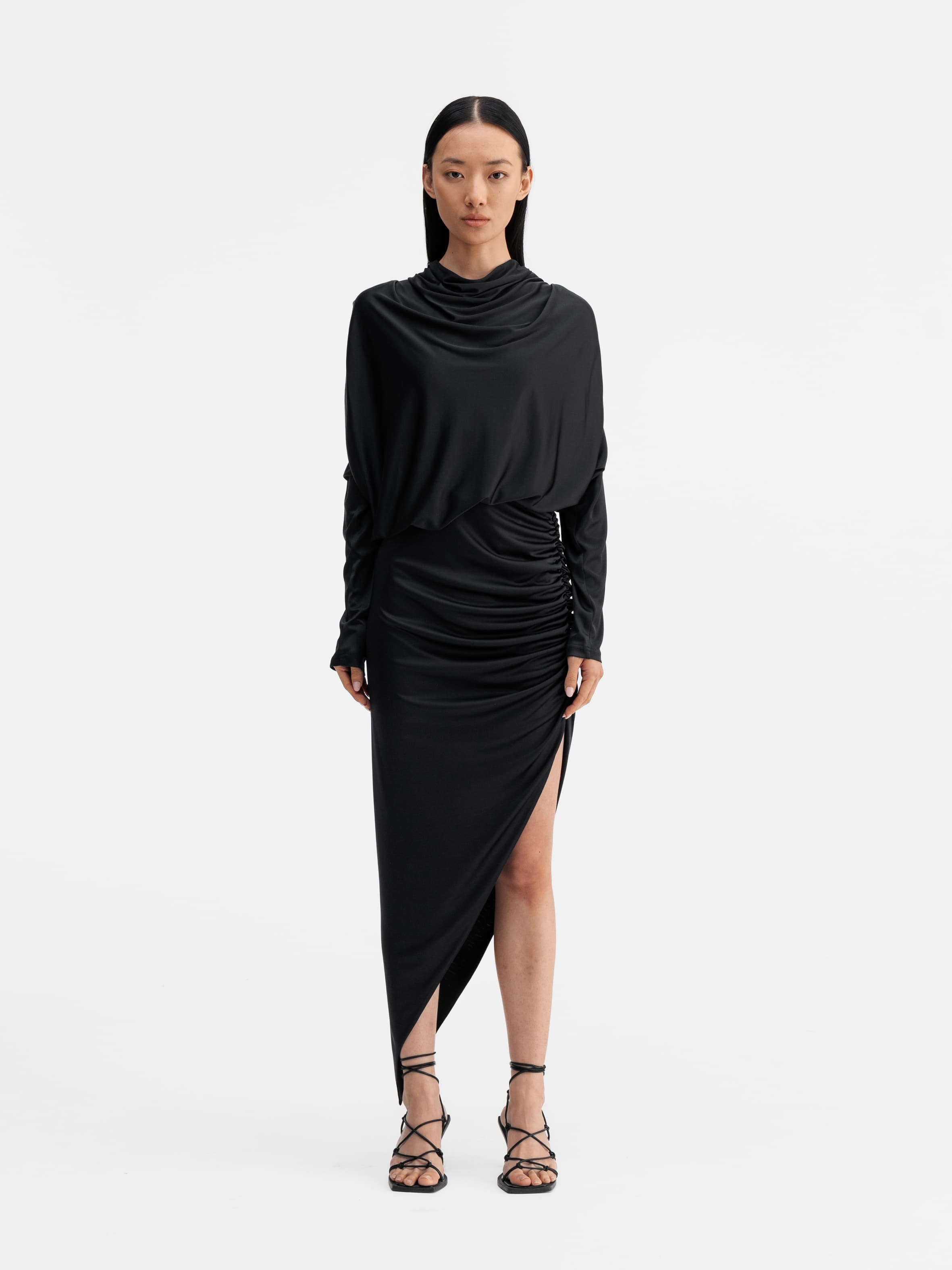 Model wearing Ahlvar Gallery Hema jersey skirt black