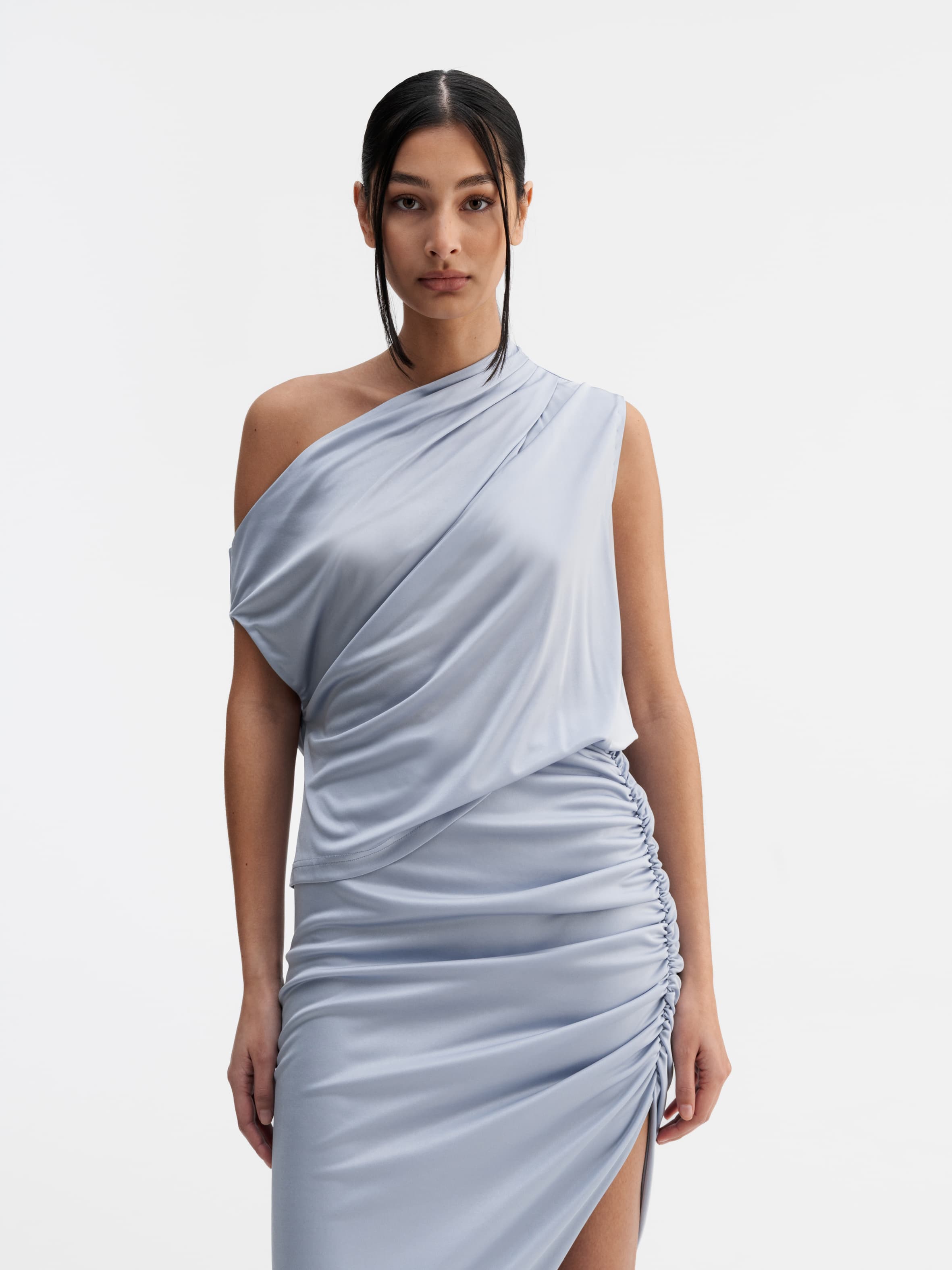 Model wearing Ahlvar Gallery Hema jersey skirt denim blue