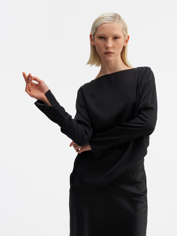 Model wearing Ahlvar Gallery Kelly silk blouse black