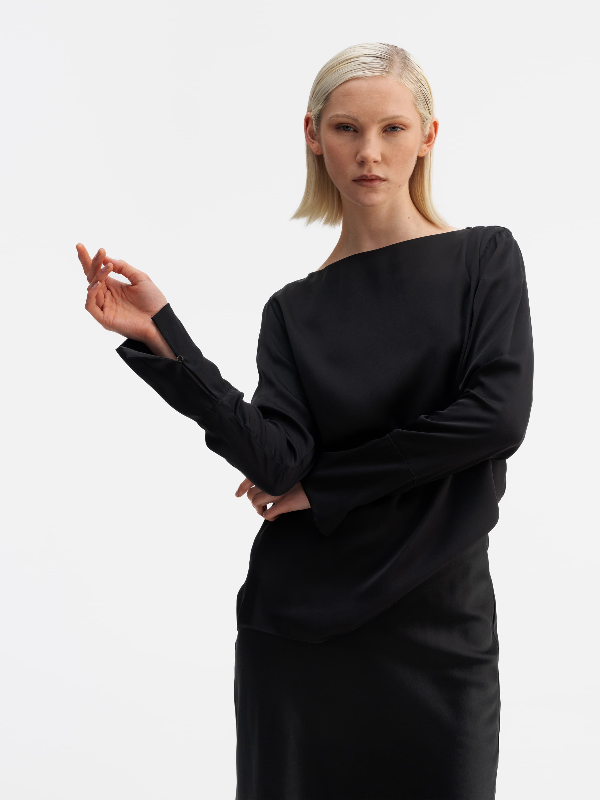 Model wearing Ahlvar Gallery Kelly silk blouse black