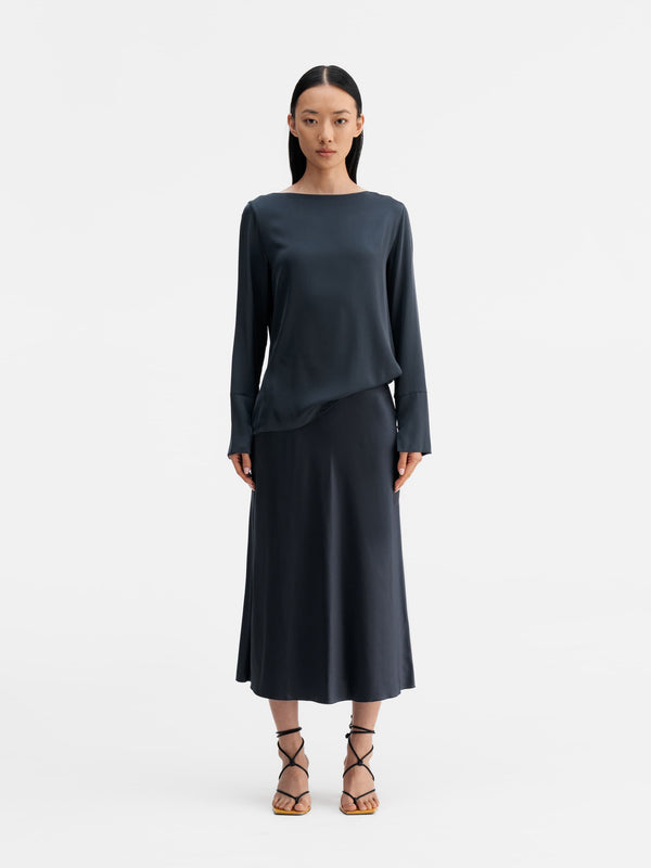 Model wearing Ahlvar Gallery Kelly silk blouse blue grey