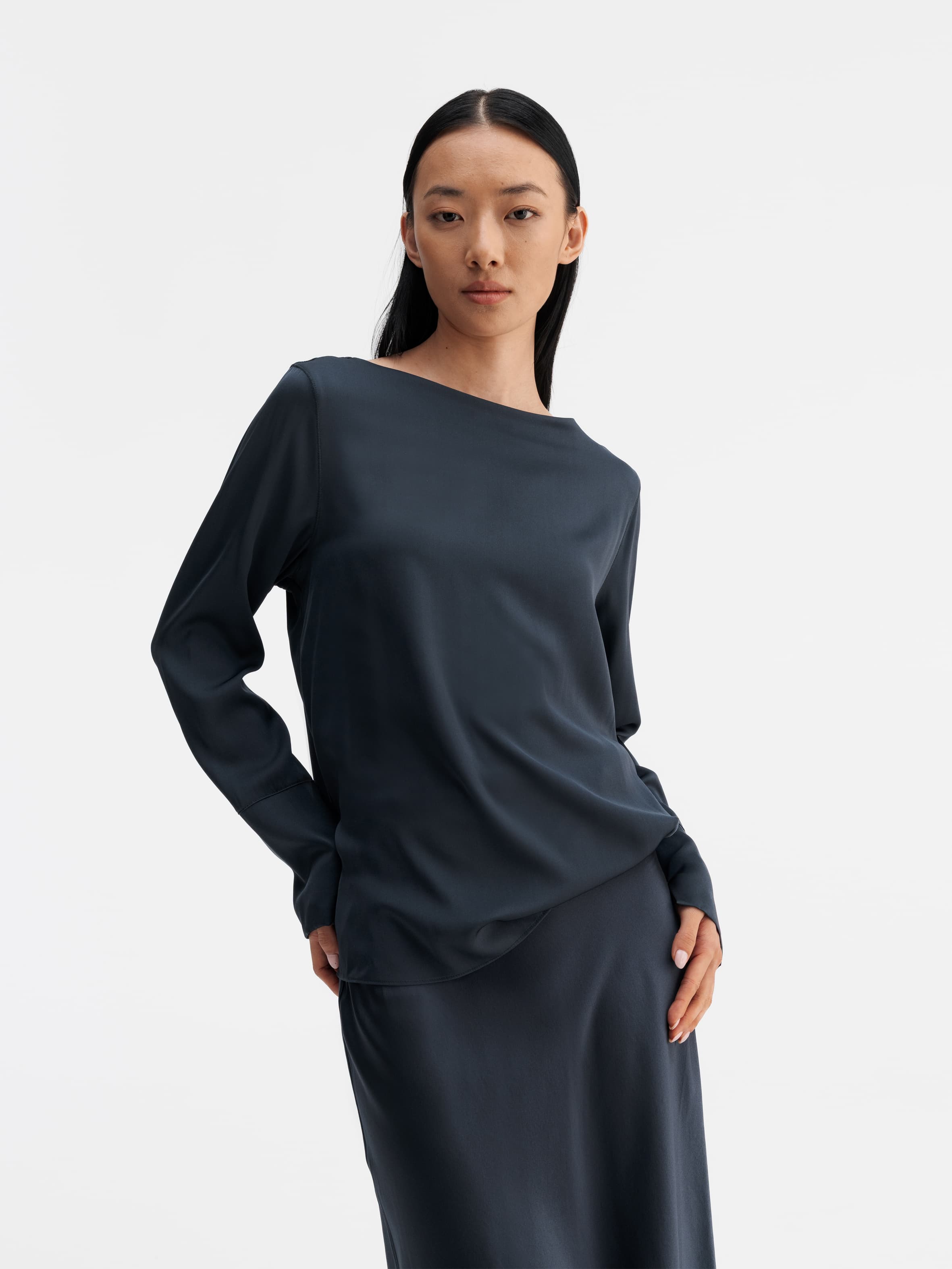 Model wearing Ahlvar Gallery Kelly silk blouse blue grey