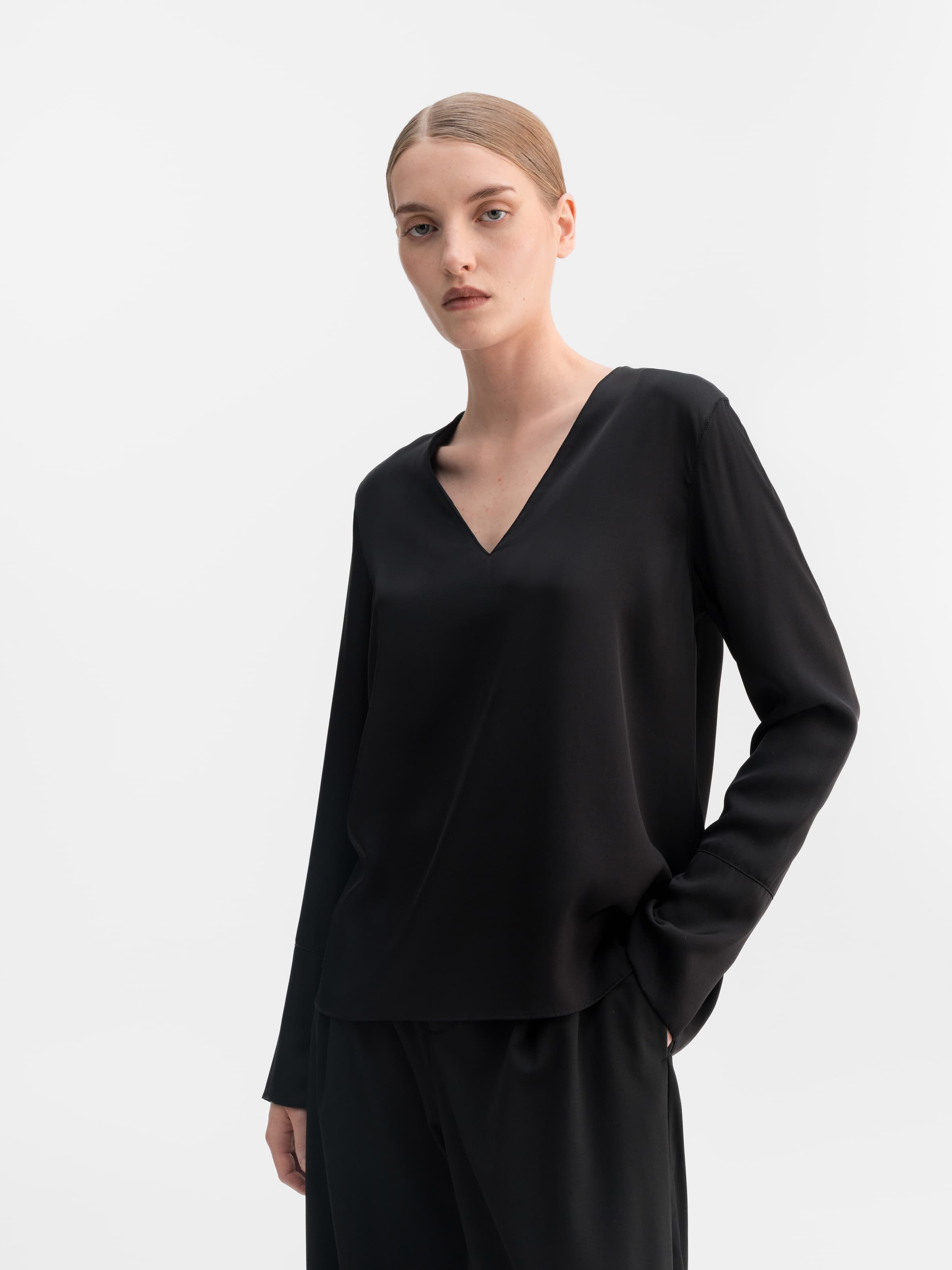 Kelly v-neck silk blouse black