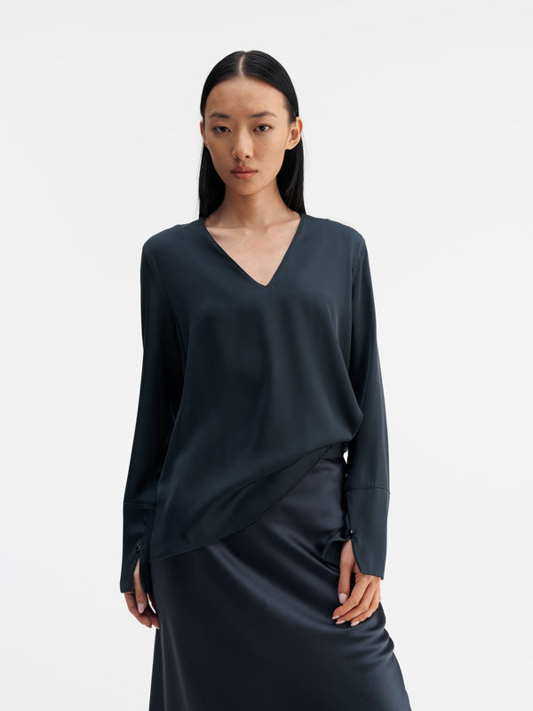 Model wearing Ahlvar Gallery Kelly v-neck silk blouse blue grey