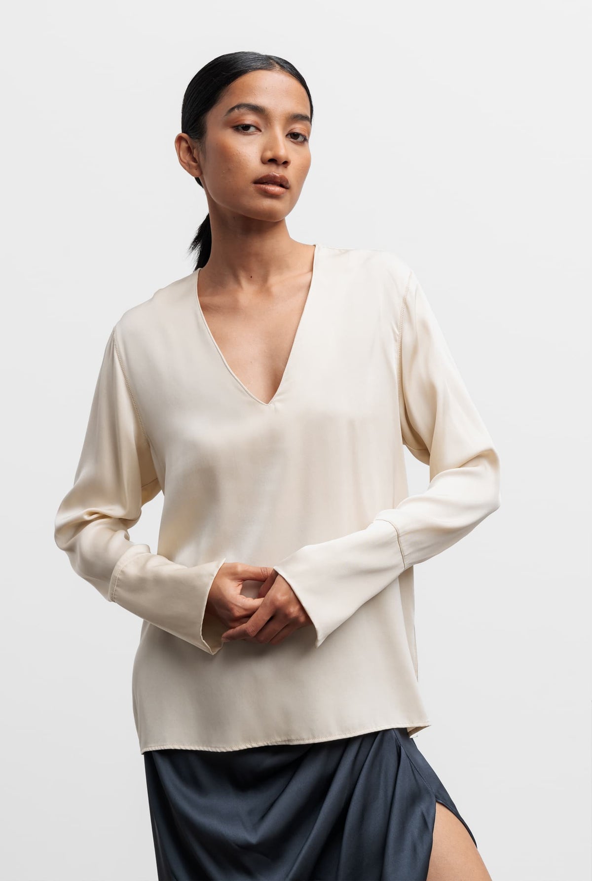 Kelly silk v-neck blouse cream