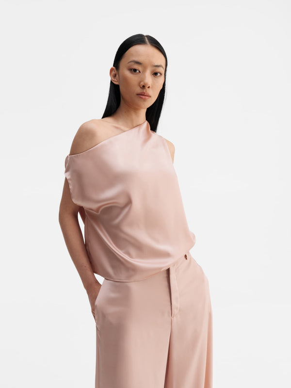 Model wearing Ahlvar Gallery Lacy satin tank dusty pink
