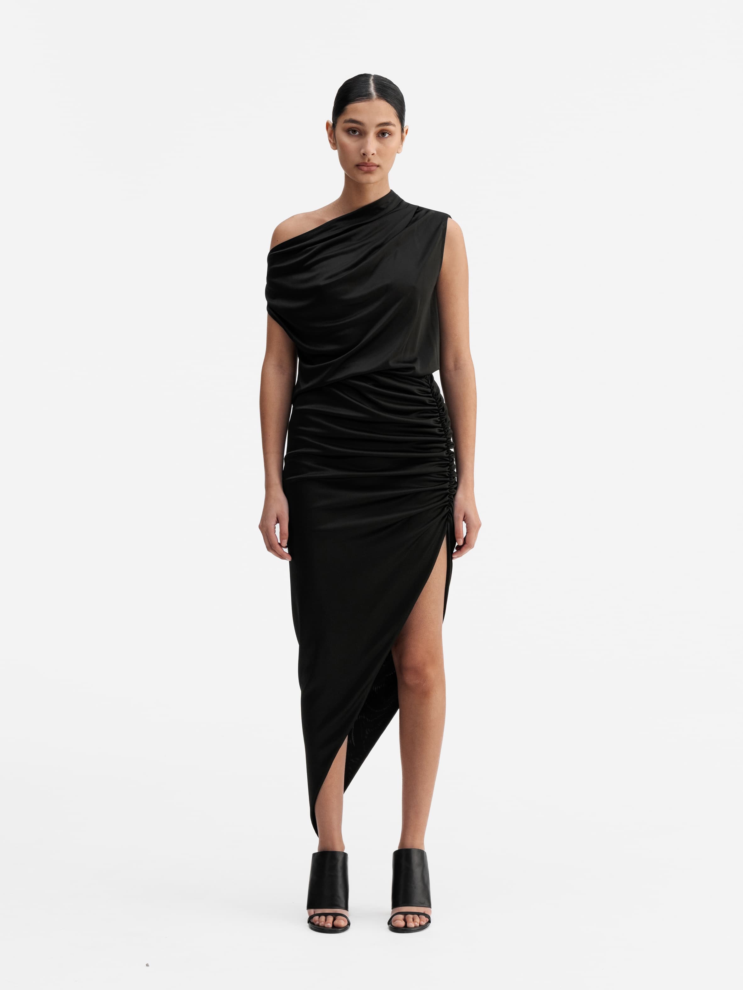 Model wearing Ahlvar Gallery Lana jersey tank black