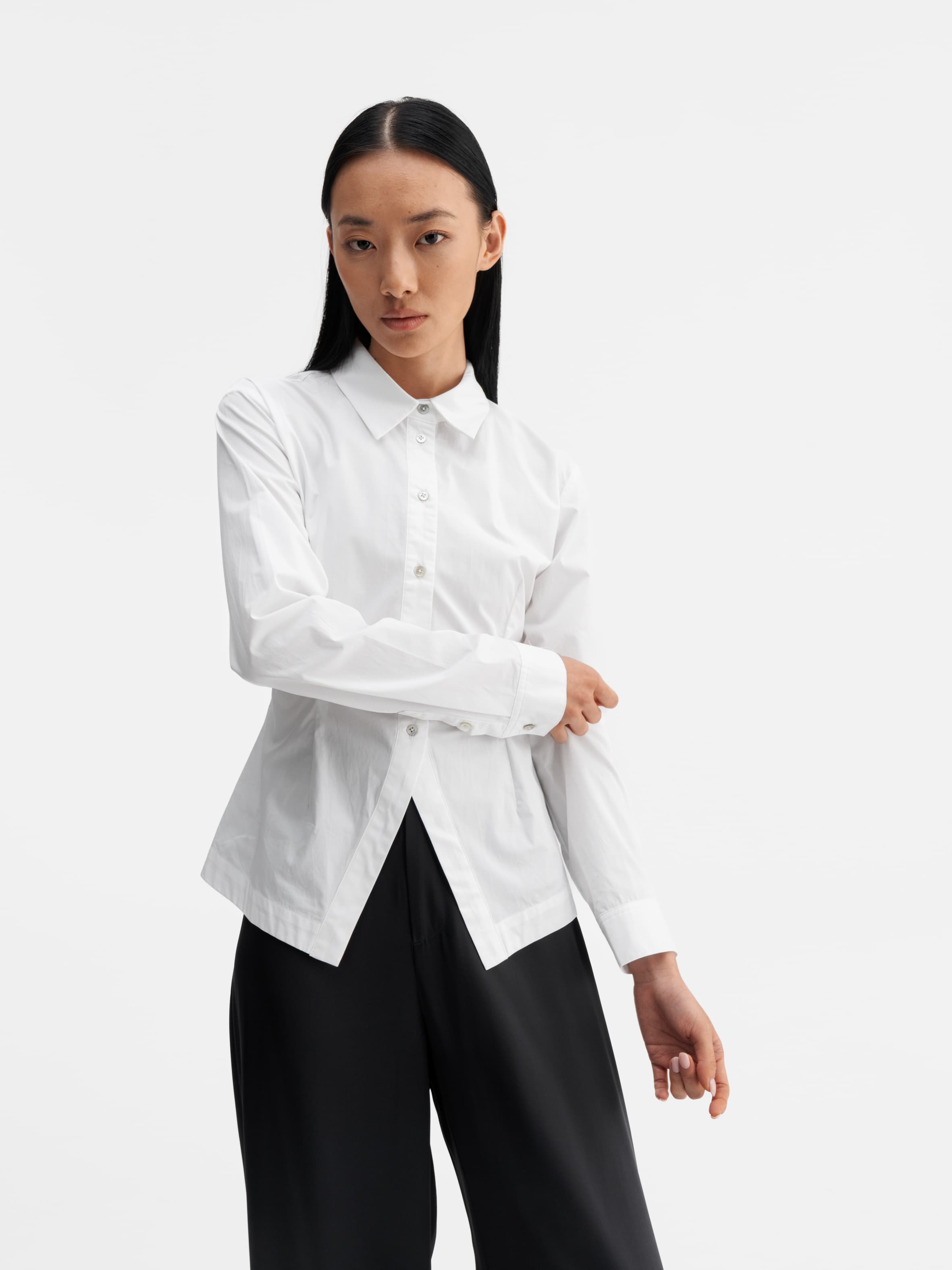 Model wearing Ahlvar Gallery Leia shirt white