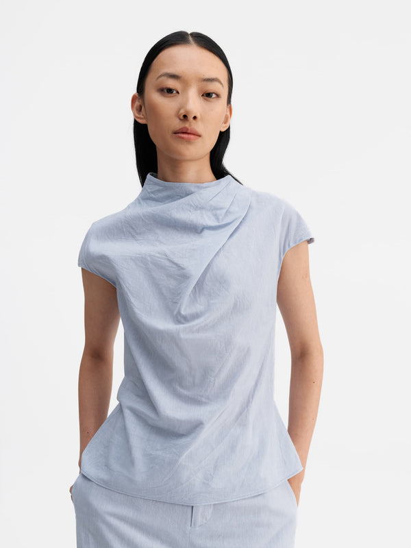 Model wearing Ahlvar Gallery Lima linen top denim blue