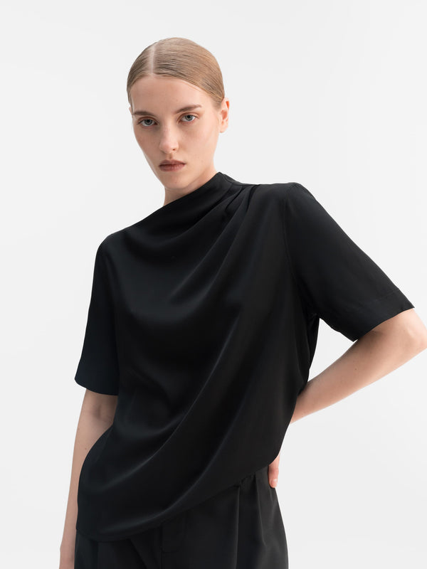 Model wearing Ahlvar Gallery Lima silk tee black