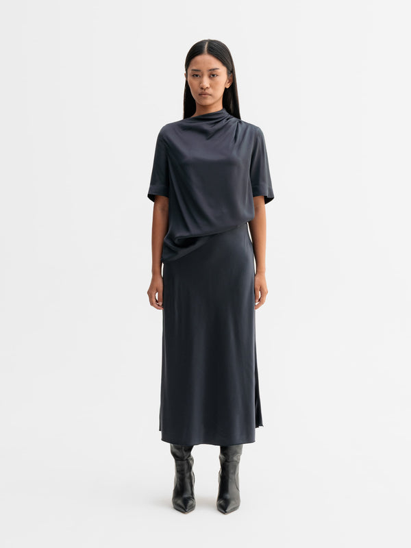Model wearing Ahlvar Gallery Lima silk tee in Blue grey