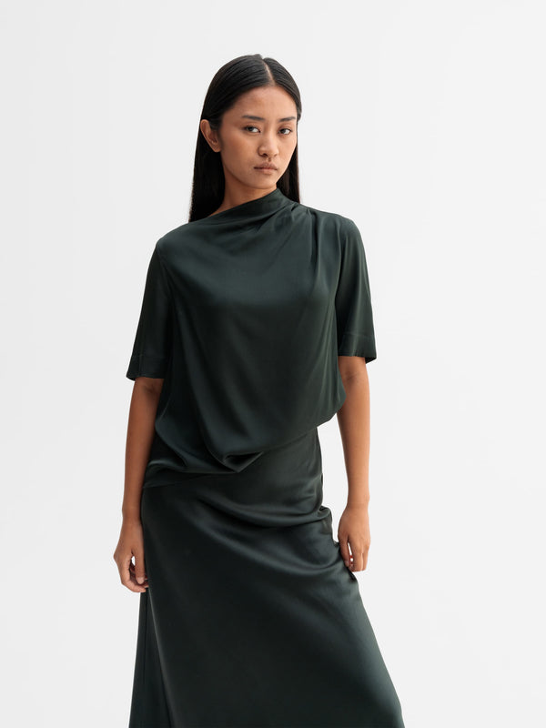 Model wearing Ahlvar Gallery Lima silk tee in Deep forest