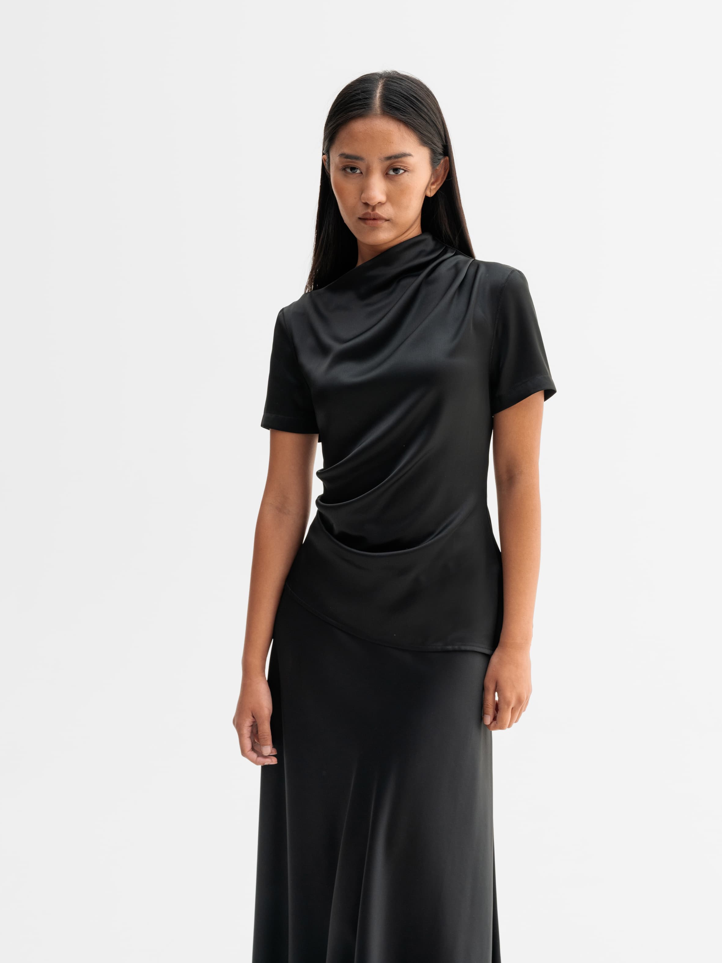 Lizi satin tee black