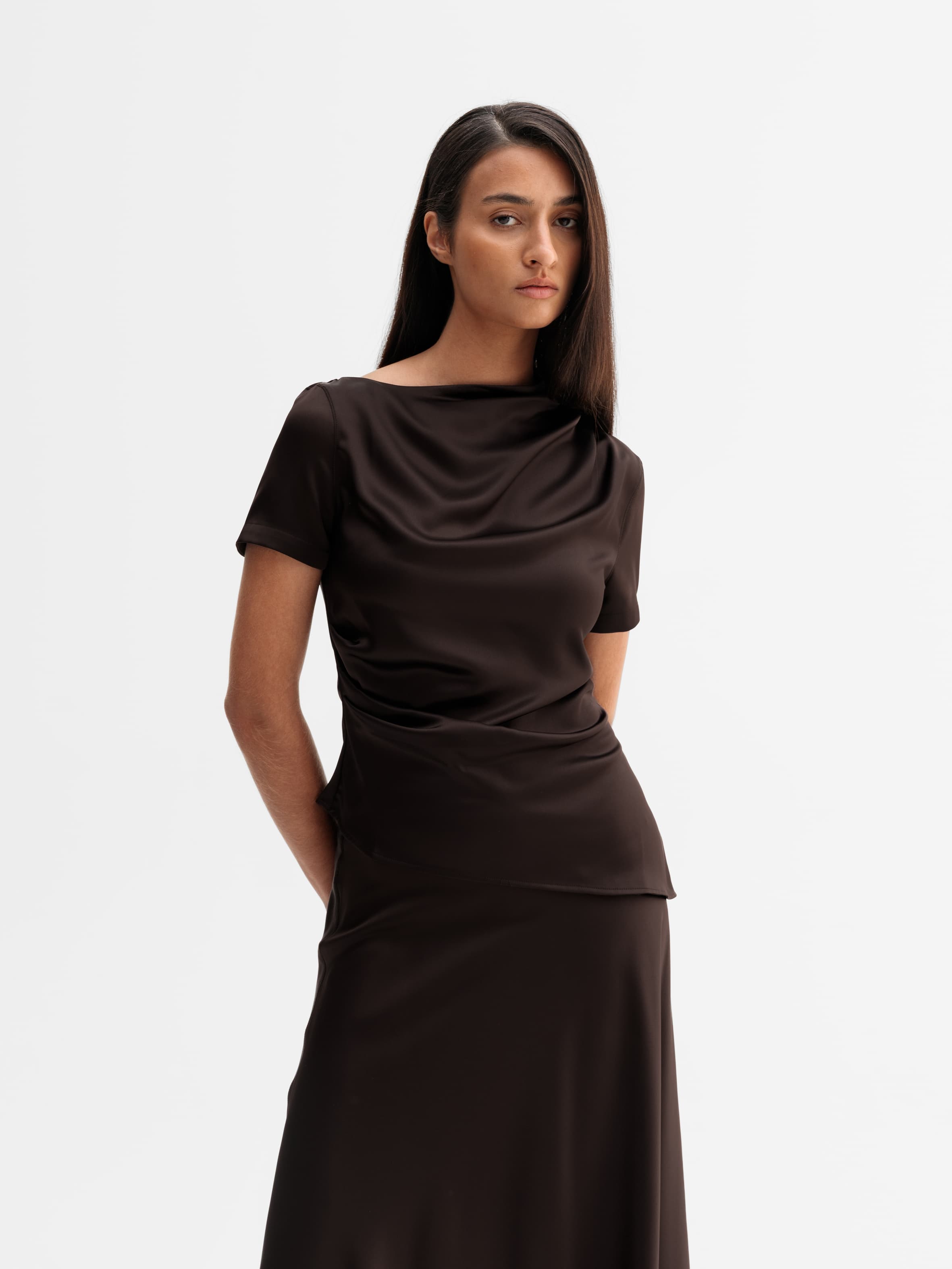 Lizi satin tee dark brown
