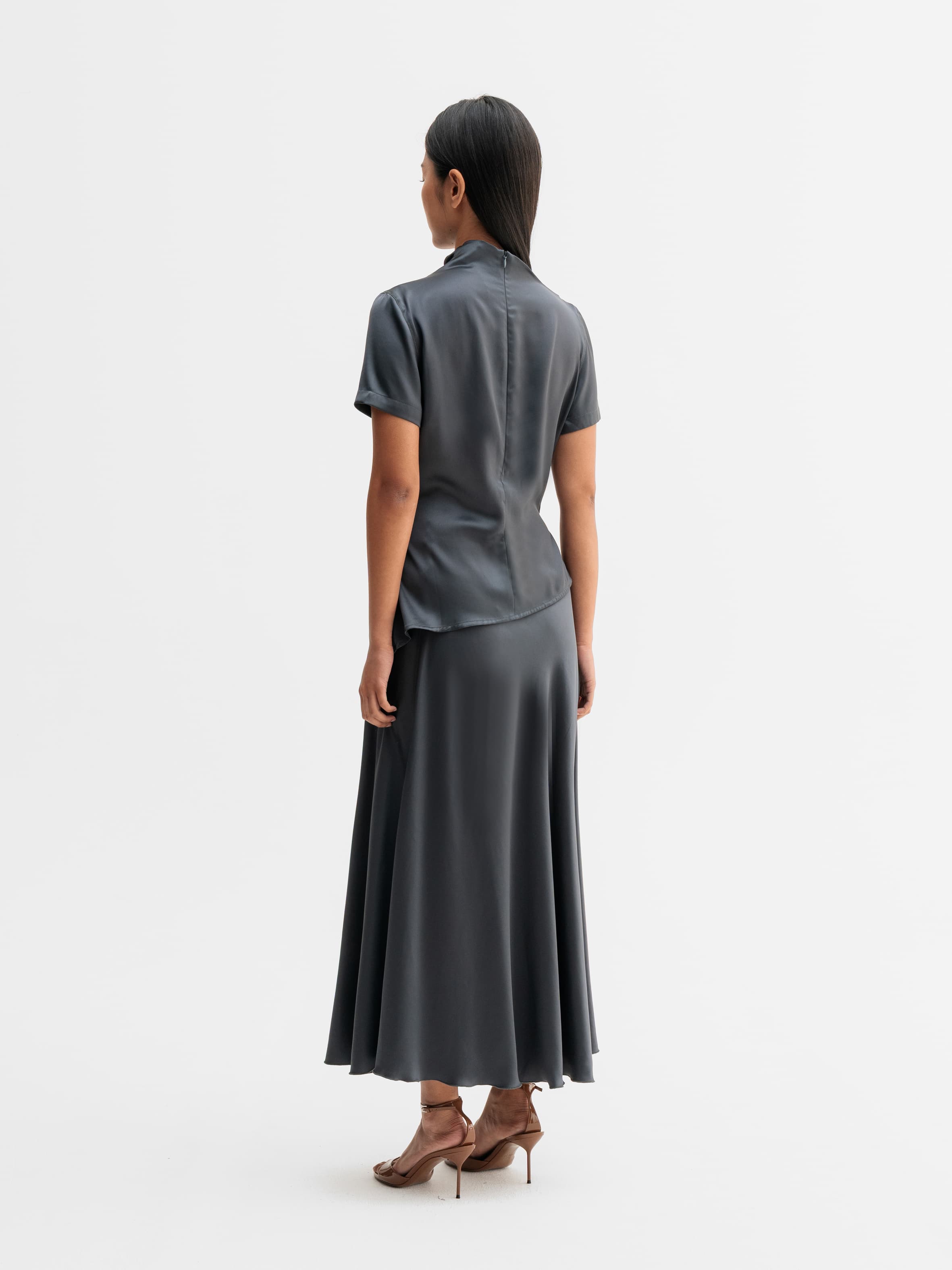 Lizi satin tee dark grey