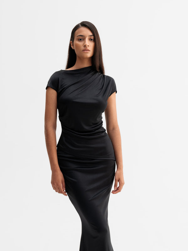 Model wearing Ahlvar Gallery Lizi jersey top in Black