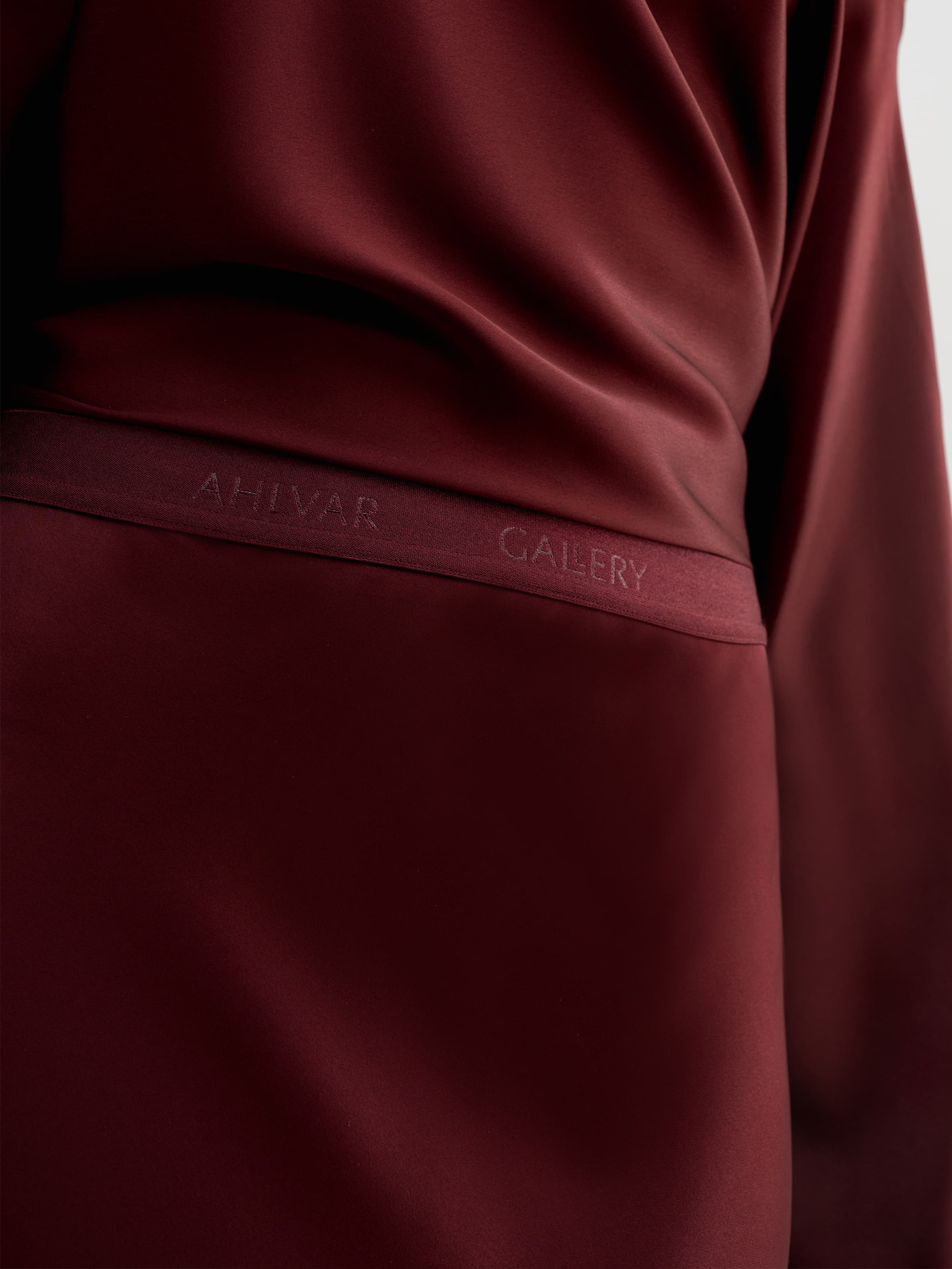 Hana short satin skirt burgundy